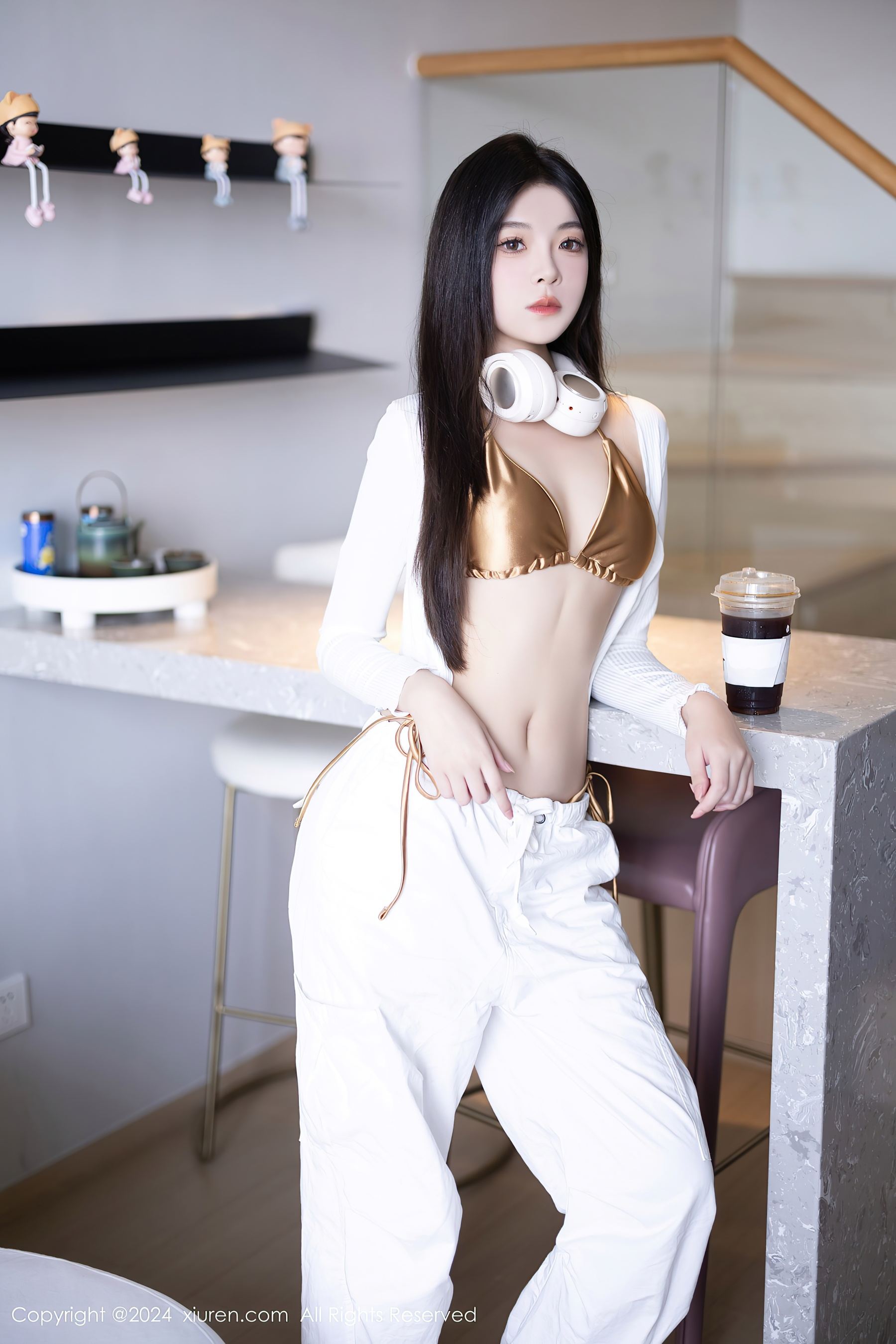 [XiuRen秀人网] No.9262 初梦瑶 美腿性感Xiuren秀人网高清美女套图写真下载-看套图看套图