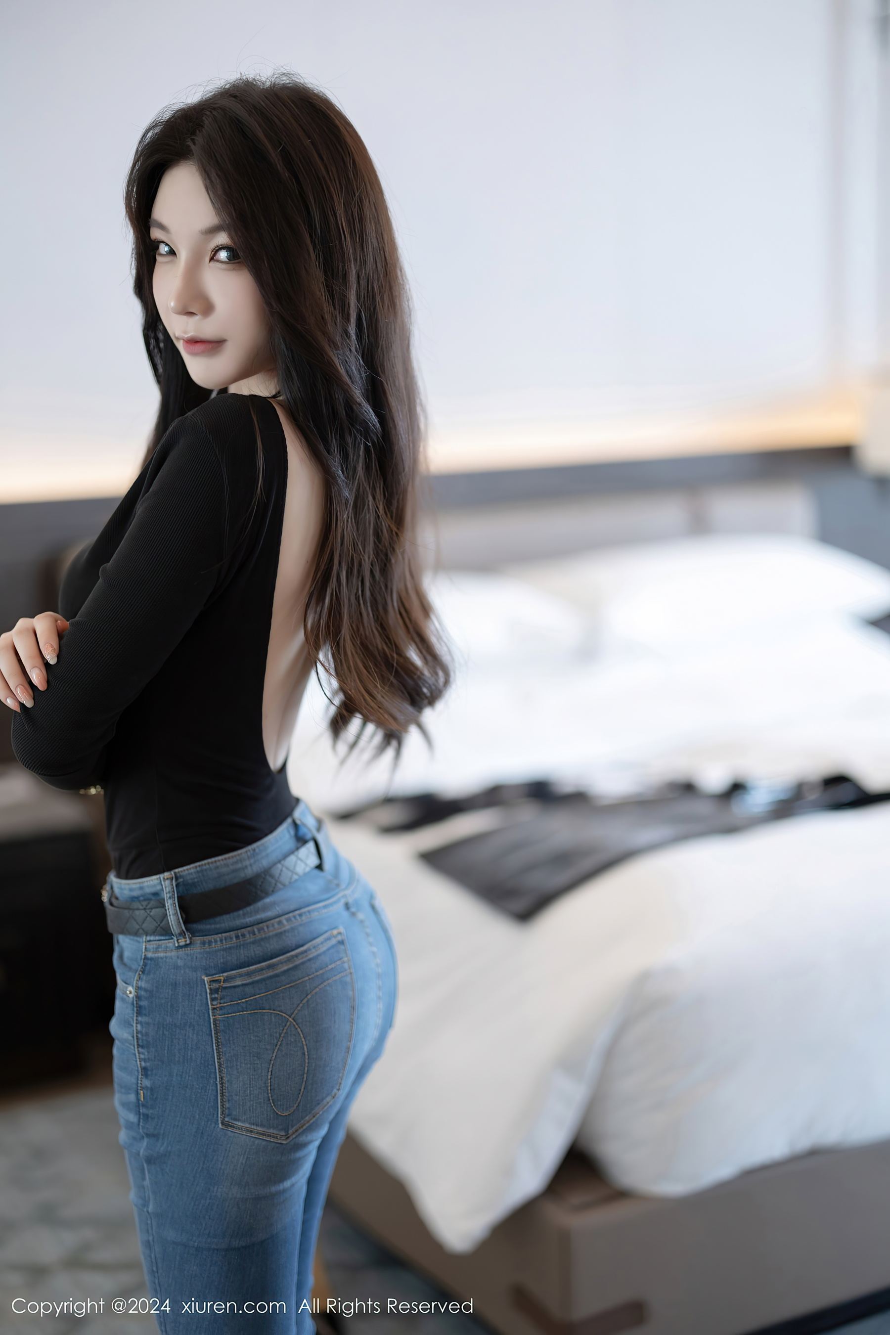 [XiuRen秀人网] No.8385 徐莉芝Booty 黑丝美腿Xiuren秀人网高清美女套图写真下载-看套图看套图