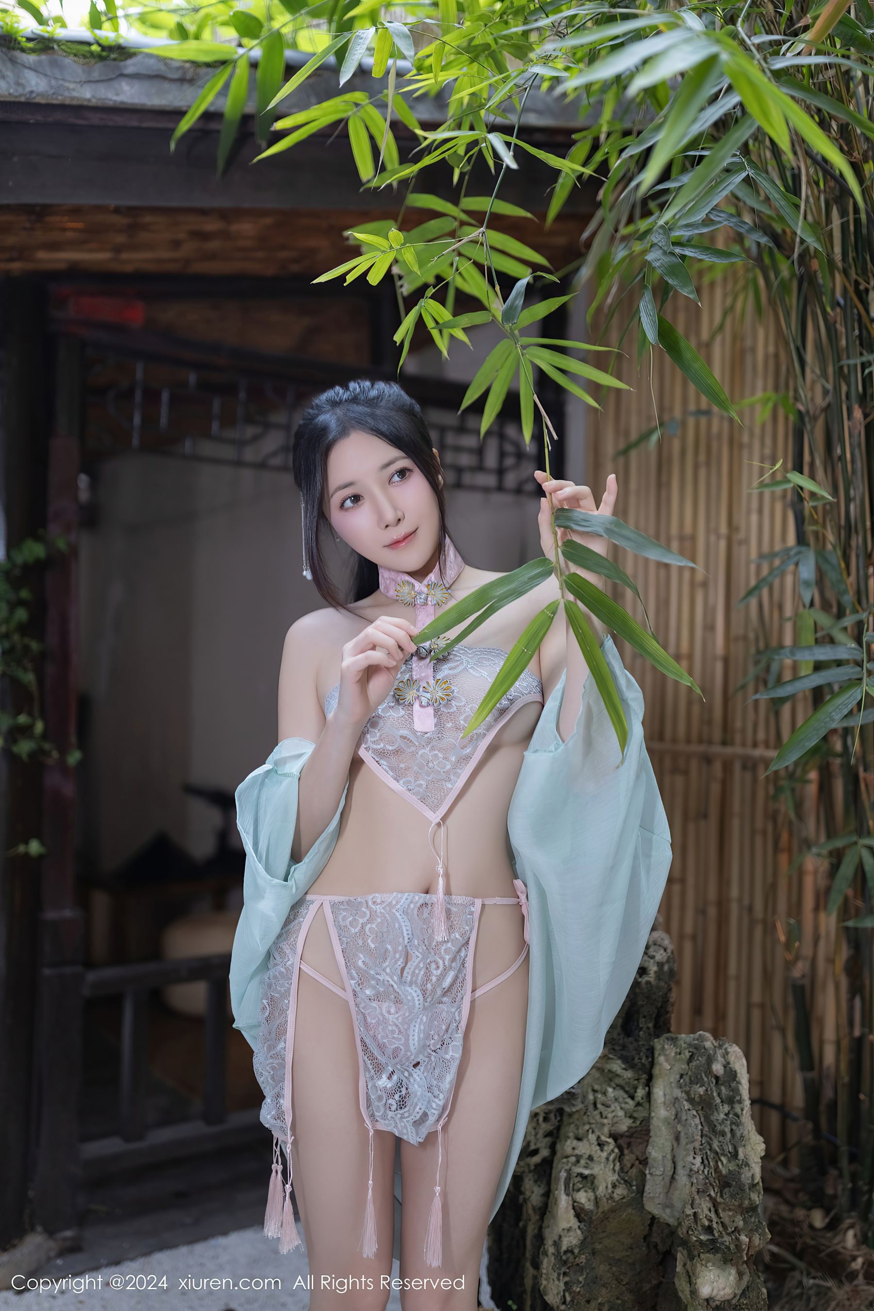 图片[4]Xiuren秀人网高清美女套图写真下载-看套图[XiuRen秀人网] No.8428 鱼子酱Fish 美腿性感Xiuren秀人网高清美女套图写真下载-看套图看套图