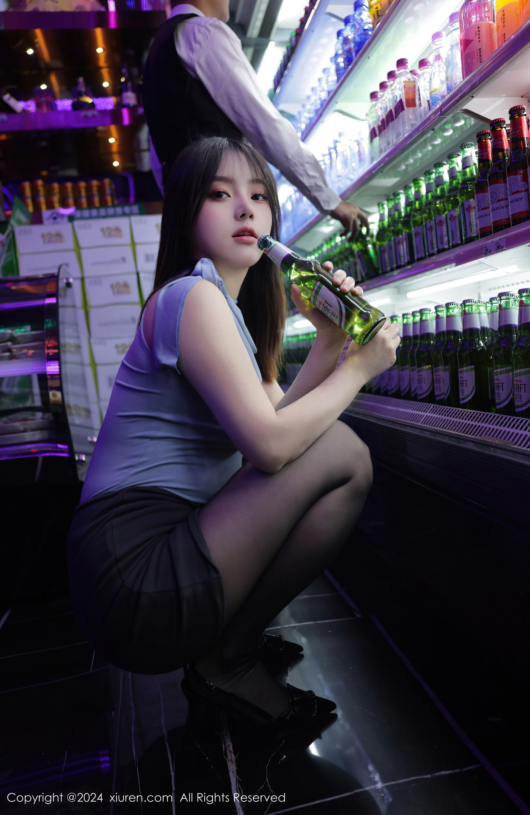 [XiuRen秀人网] No.8402 豆瓣酱 美腿黑丝Xiuren秀人网高清美女套图写真下载-看套图看套图