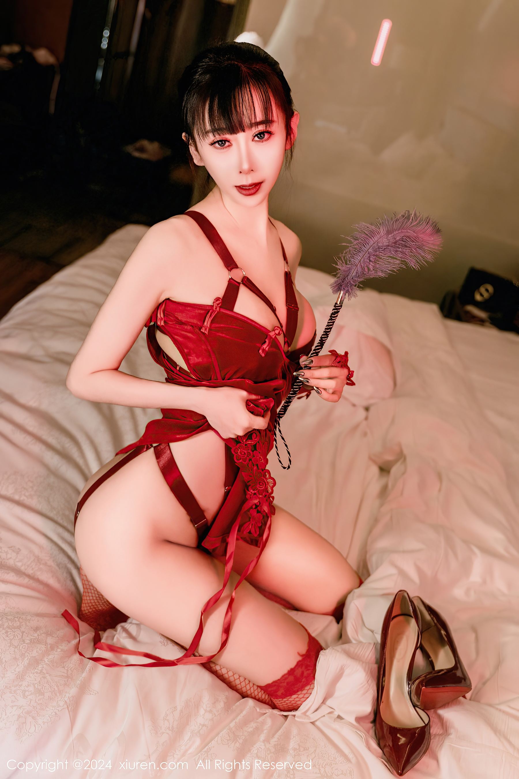 [XiuRen秀人网] No.8047 宝宝甜 新人旗袍Xiuren秀人网高清美女套图写真下载-看套图看套图