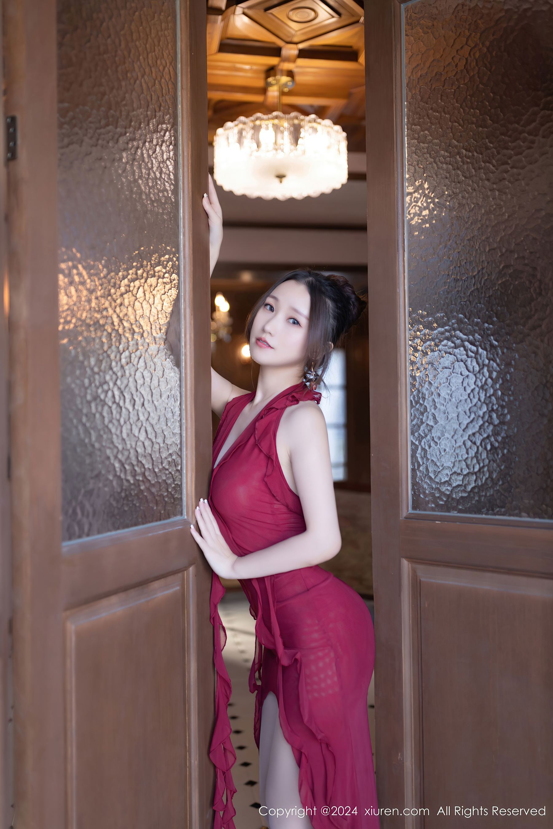 [XiuRen秀人网] No.9297 杏子Yada 丝袜美腿-看套图