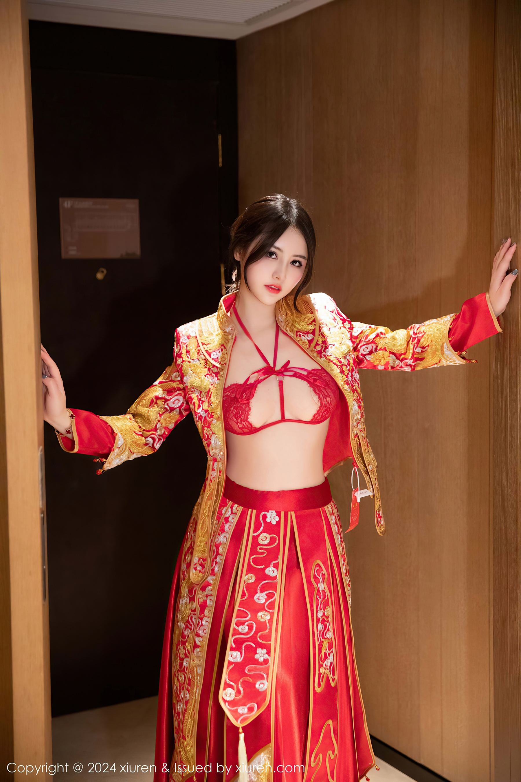 图片[1]-[XiuRen秀人网] No.9494 诗诗kiki 美腿新娘-看套图