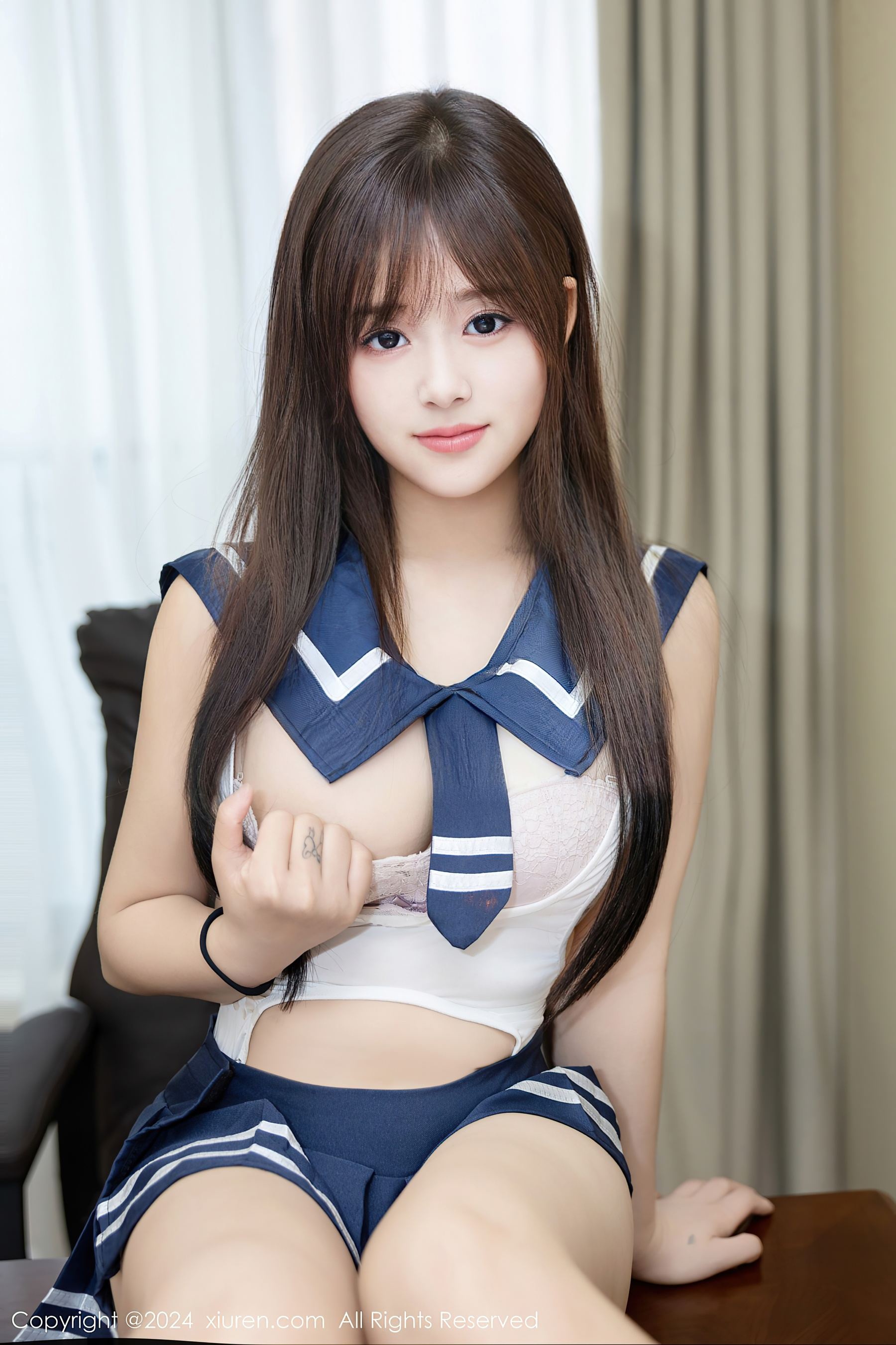 [XiuRen秀人网] No.9514 叶初雪 制服美臀-看套图