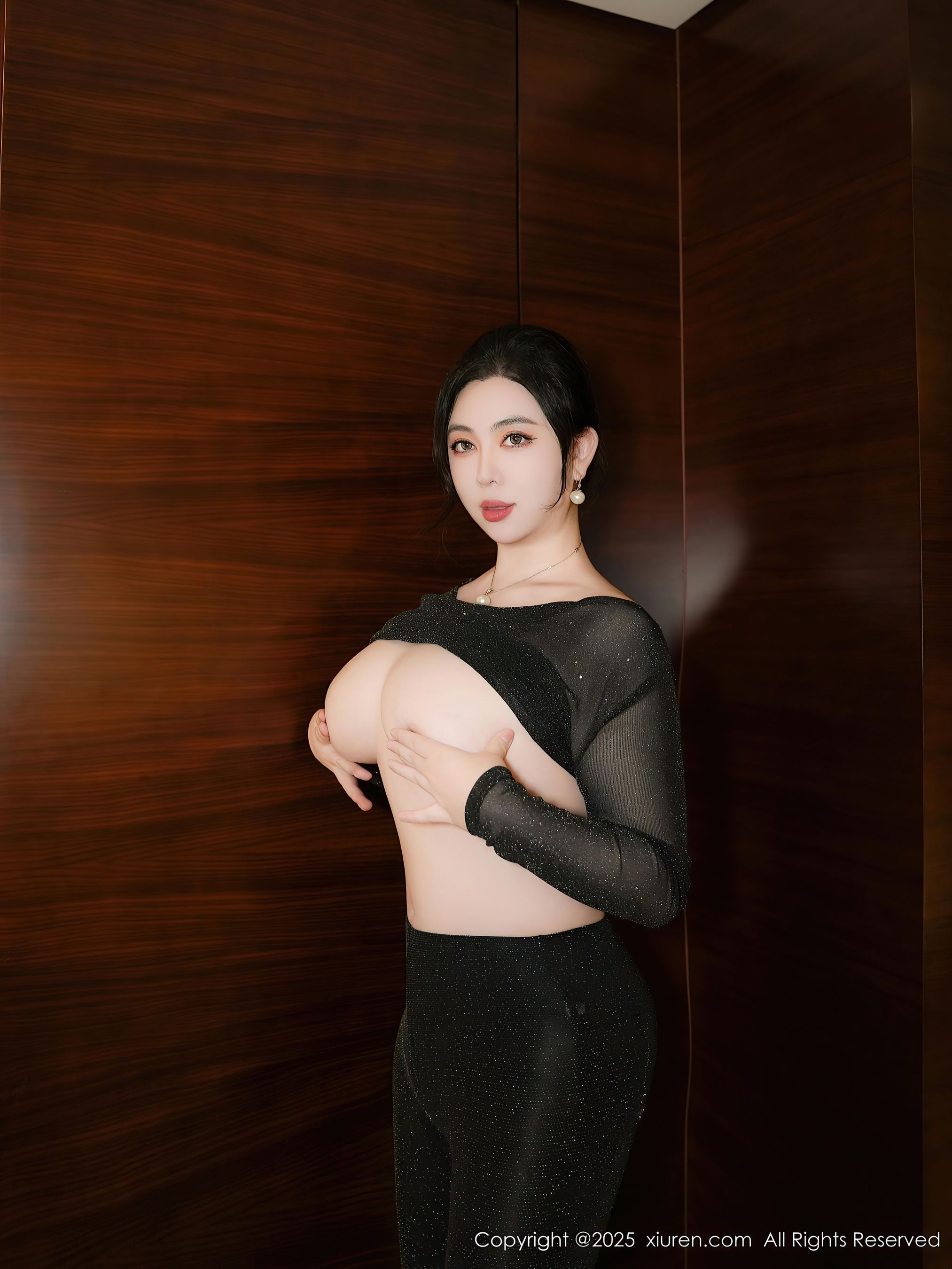 图片[1]-[XiuRen秀人网] No.9725 风景尤美 黑丝美臀-看套图