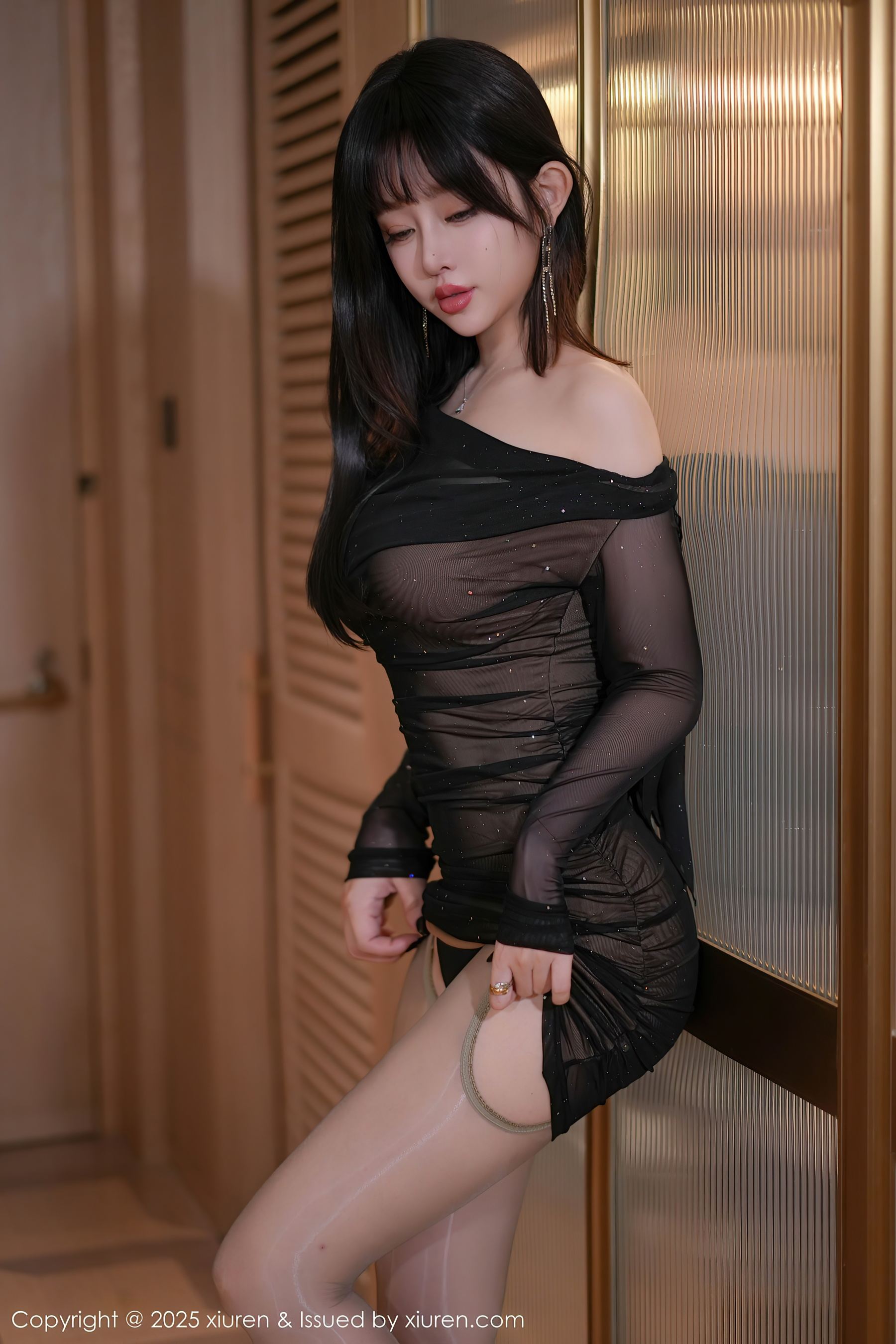 [XiuRen秀人网] No.9740 王雨纯 黑丝美腿-看套图