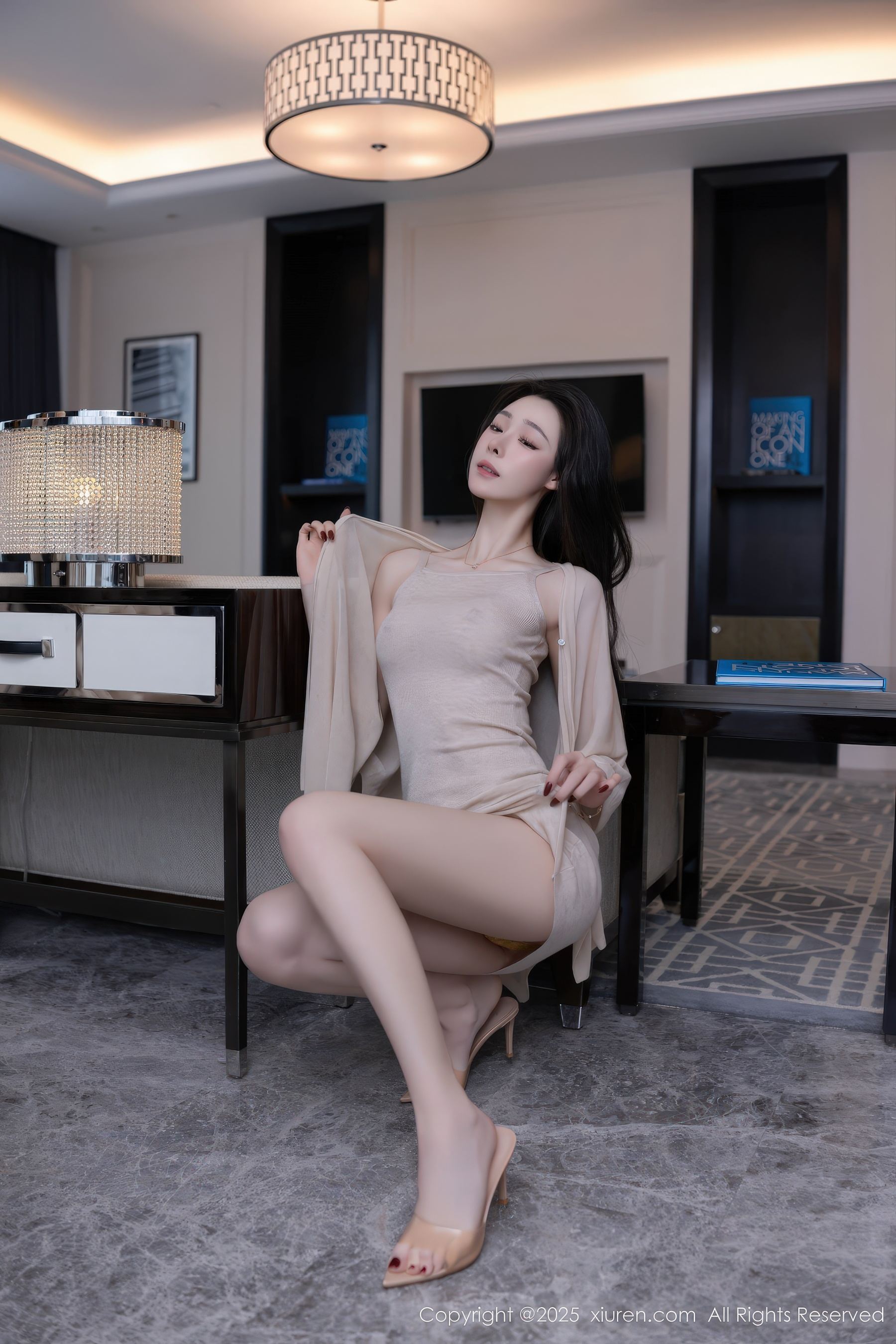 图片[3]-[XiuRen秀人网] No.9858 小逗逗 美腿性感-看套图