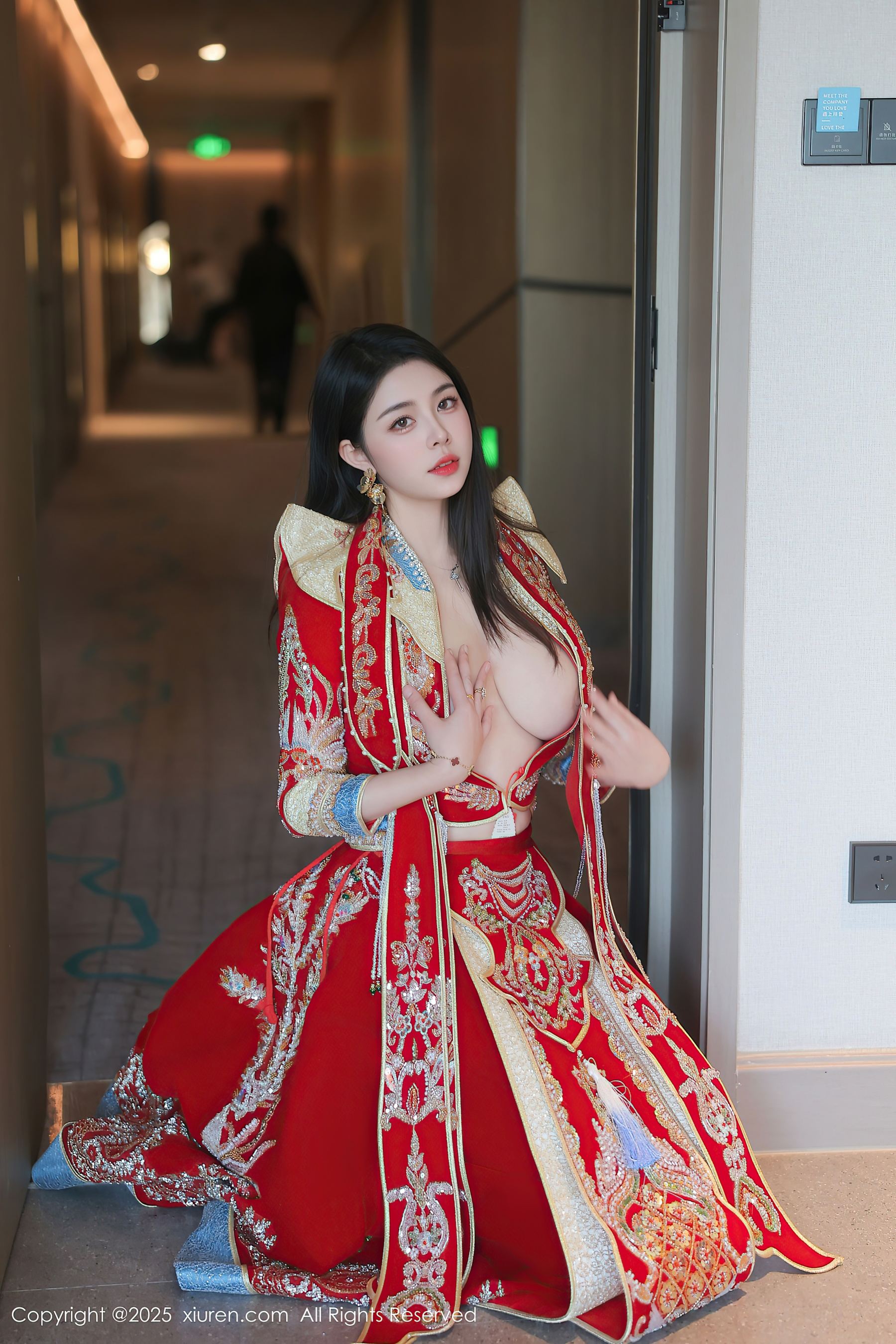 [XiuRen秀人网] No.9869 林若凡F 黑丝美臀-看套图