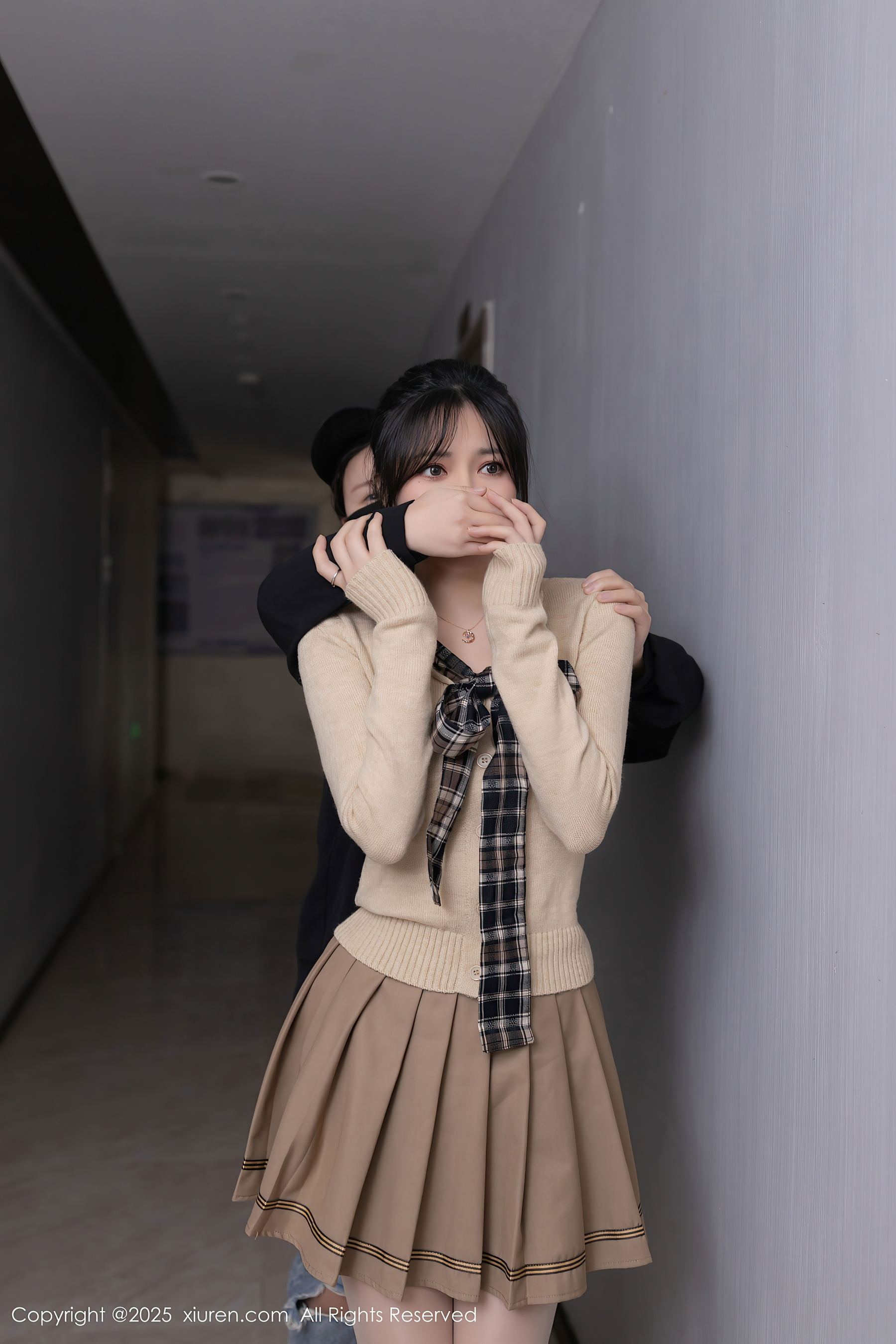 [XiuRen秀人网] No.9988 鱼子酱Fish 丝袜美腿-看套图