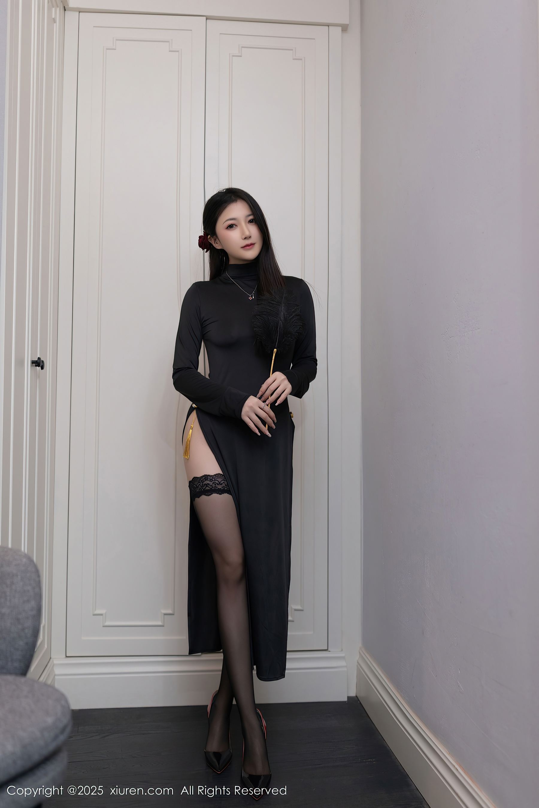 [XiuRen秀人网] No.10023 鱼子酱Fish 黑丝美腿-看套图