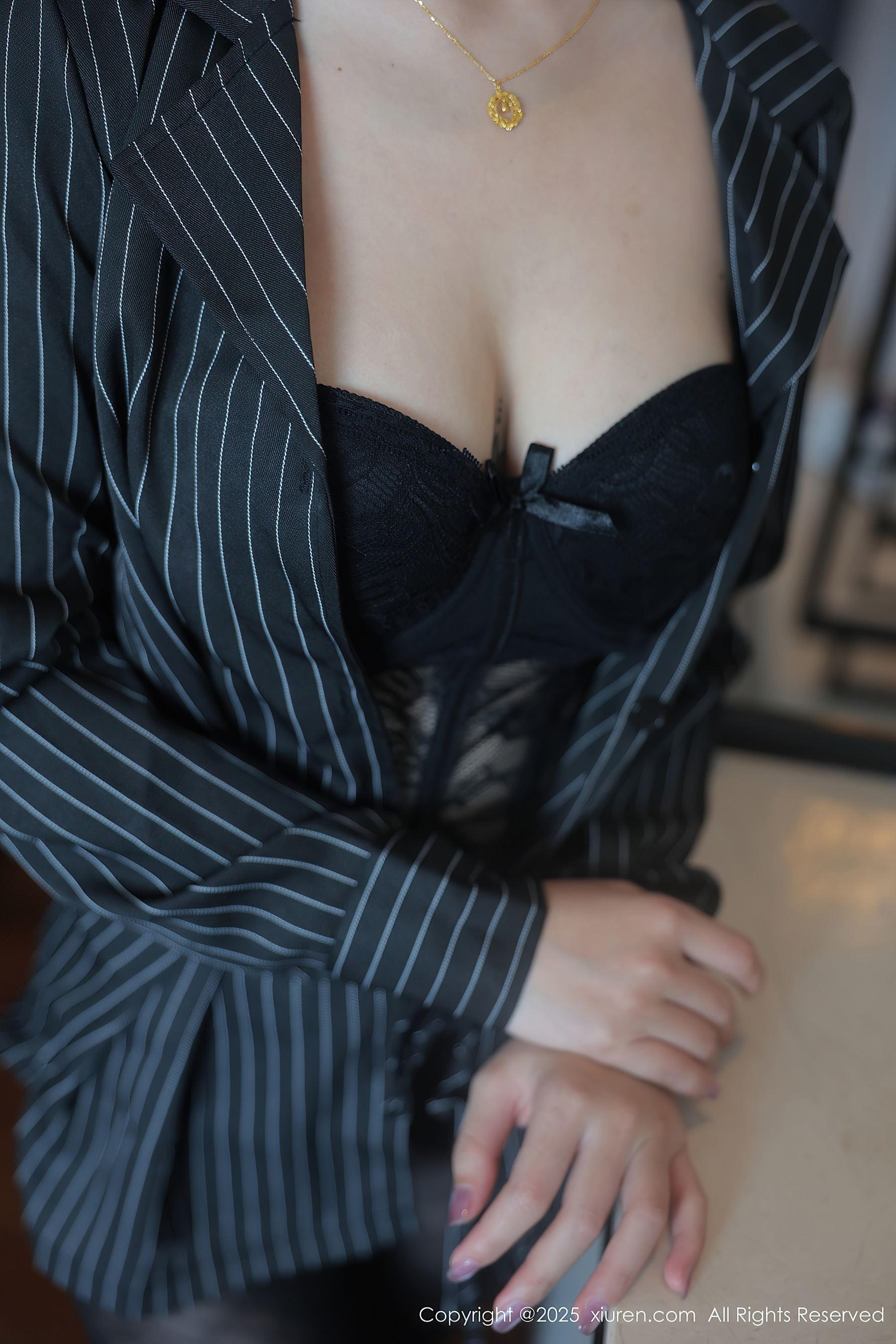 [XiuRen秀人网] No.10076 汐子 魅惑黑丝Xiuren秀人写真高清美女套图写真下载-看套图看套图