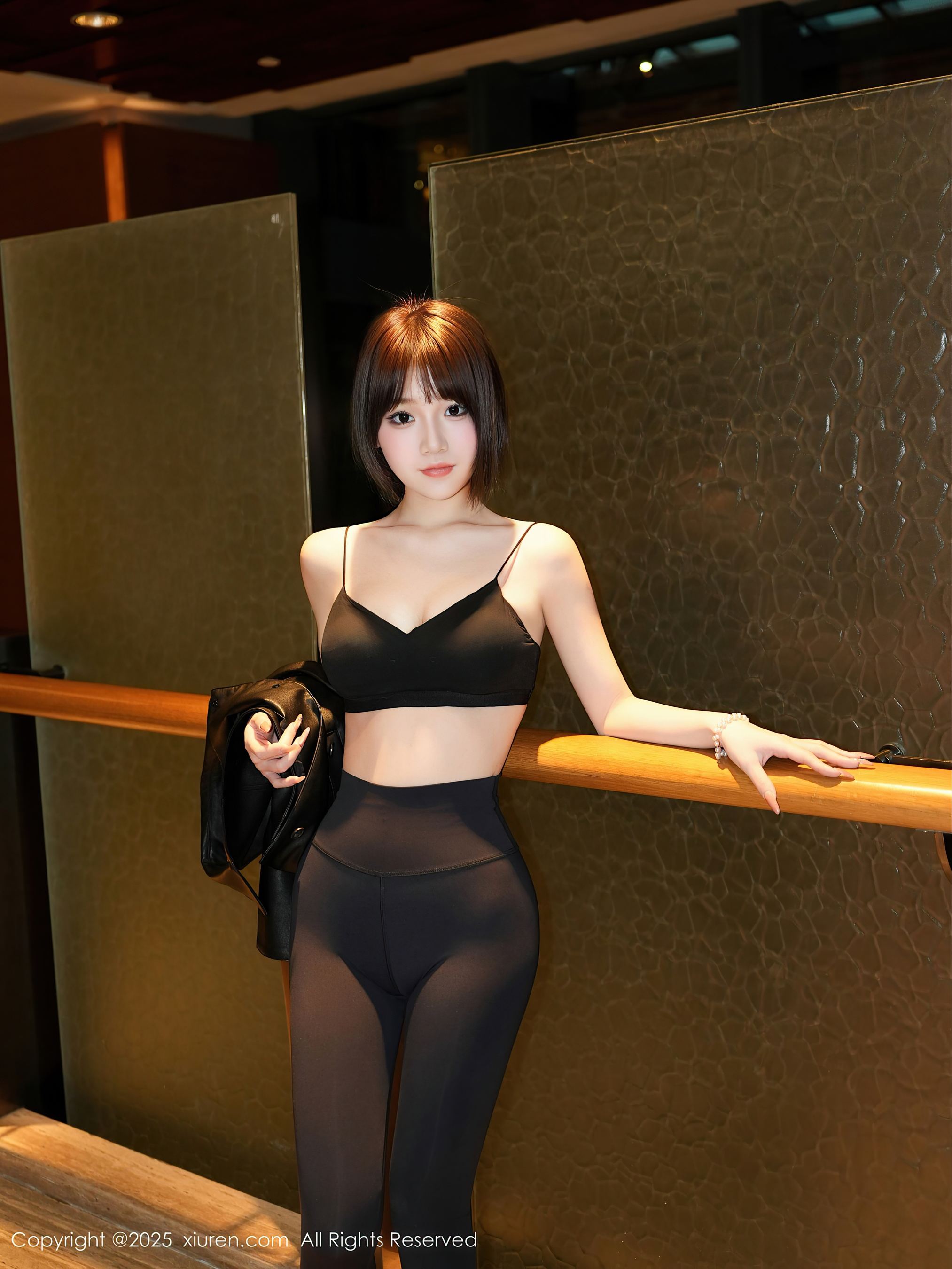 [XiuRen秀人网] No.10077 汁汁 黑色瑜伽服-看套图