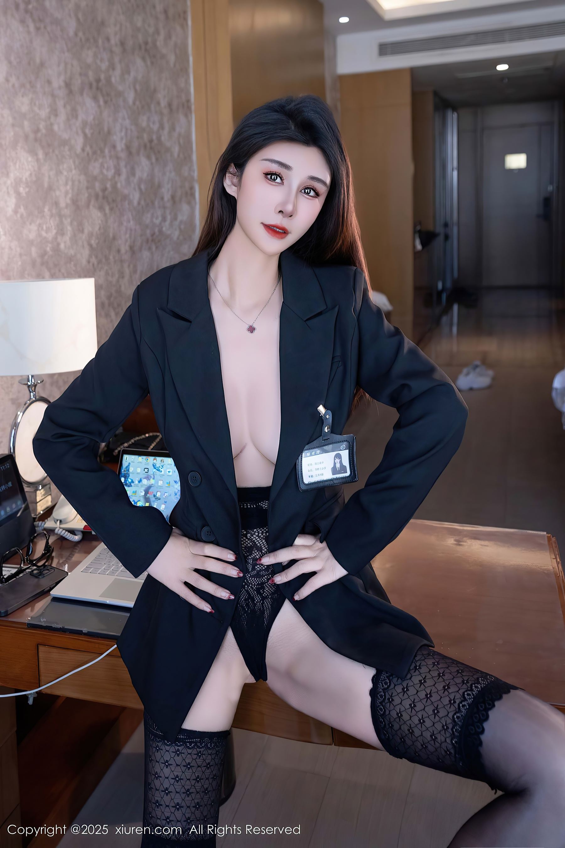 图片[4]-[XiuRen秀人网] No.10095 艺艺yiyi 秘书服务-看套图