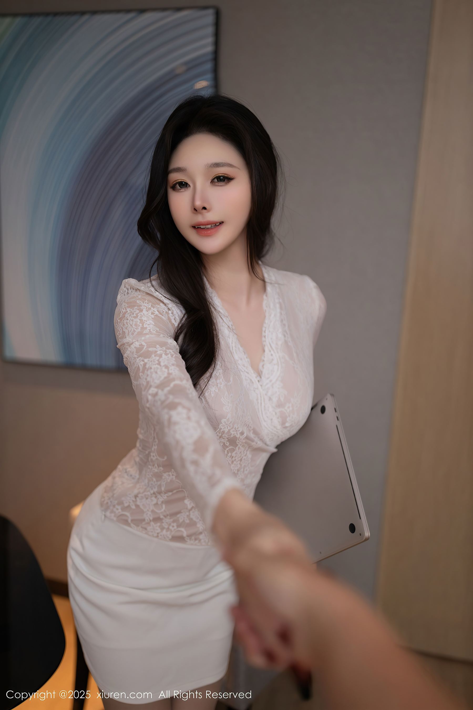 [XiuRen秀人网] No.10143 小逗逗 白色连衣短-看套图