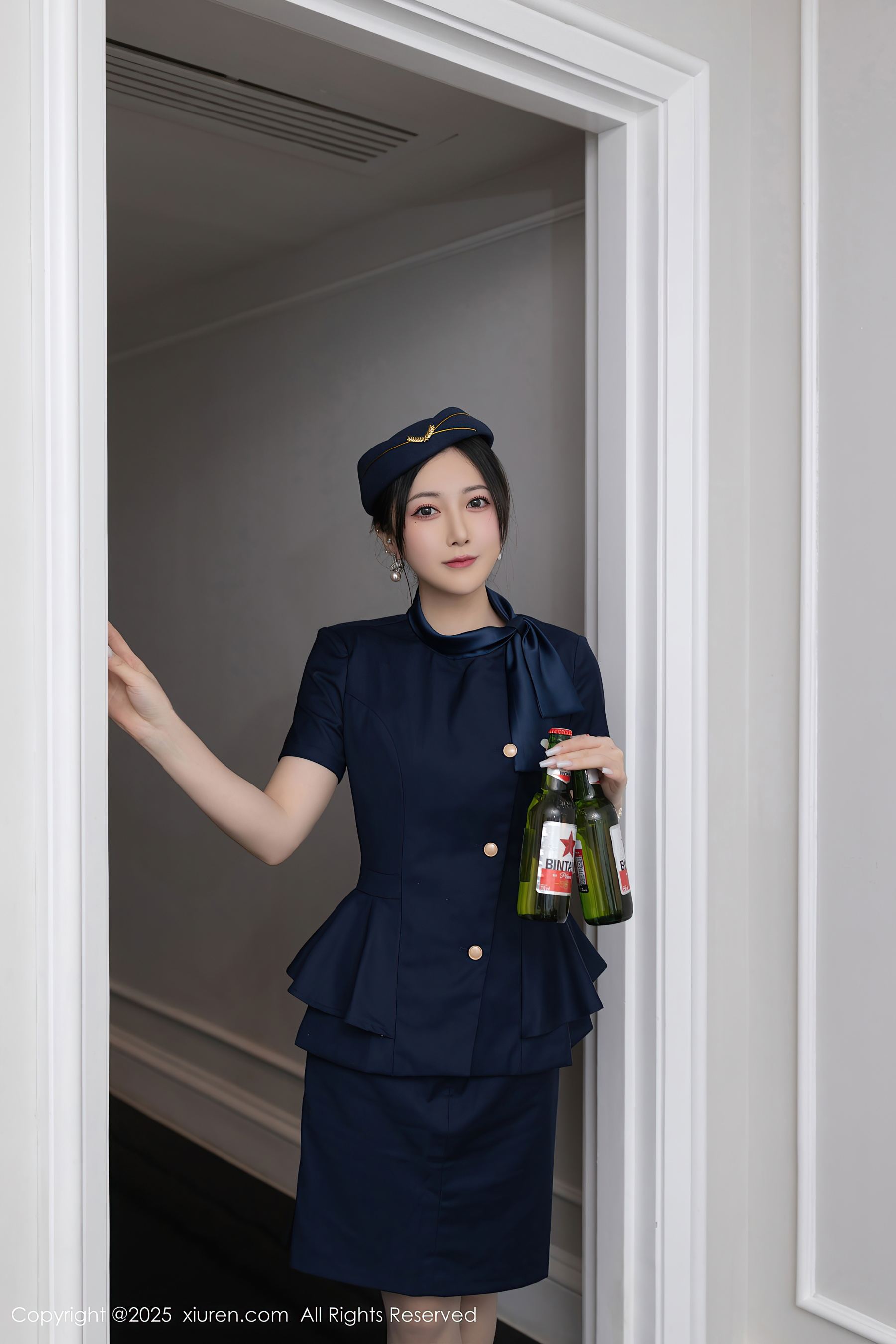 图片[1]-[XiuRen秀人网] No.10142 鱼子酱Fish 空姐制服-看套图
