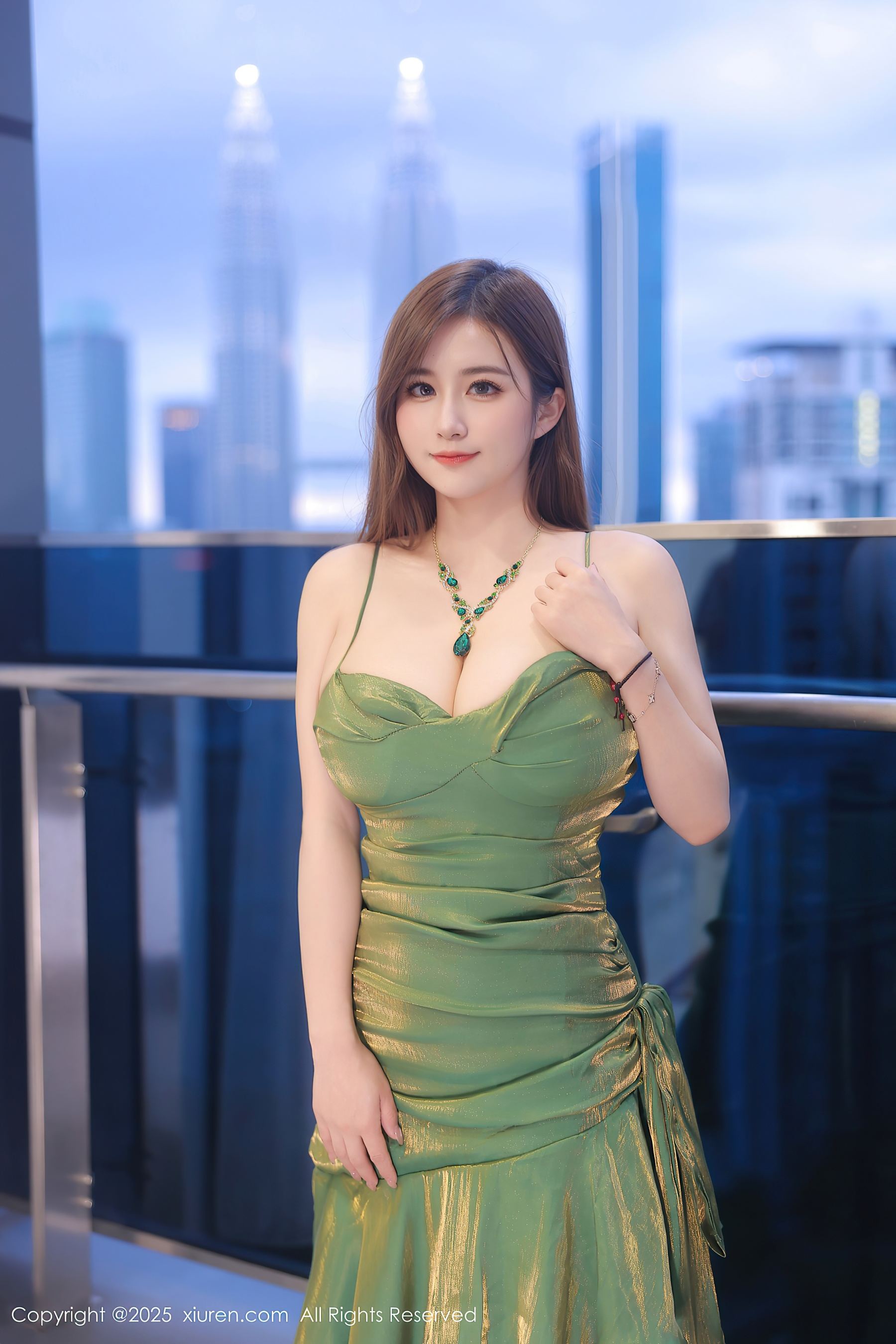 [XiuRen秀人网] No.10169 小肉肉咪 极致美腿-看套图