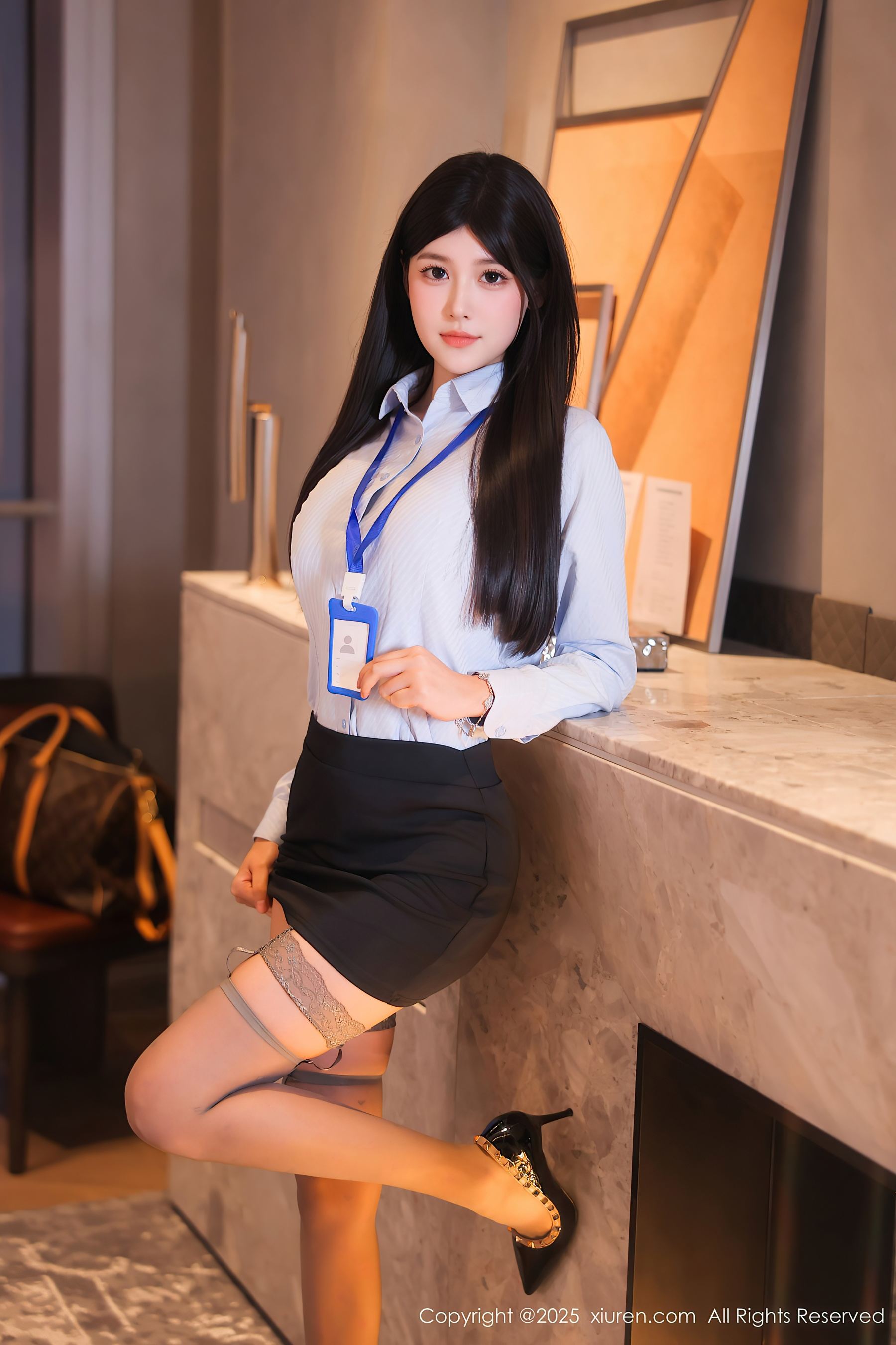 图片[4]-[XiuRen秀人网] No.10440 余安安 OL服饰-看套图