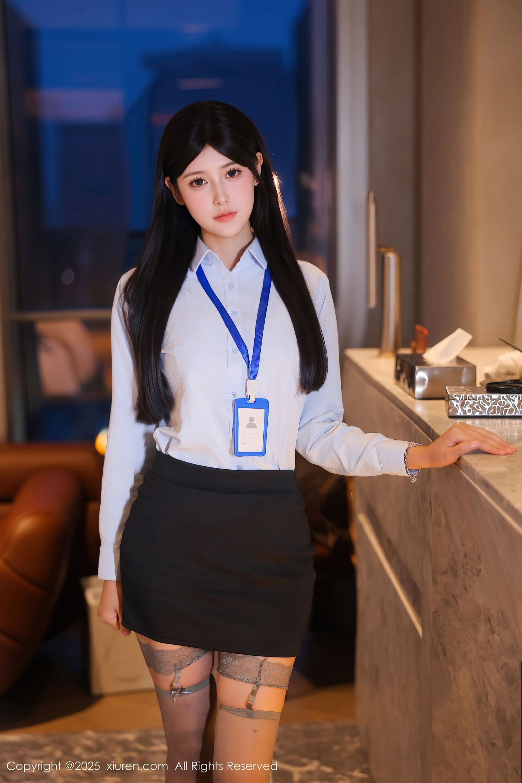 图片[3]-[XiuRen秀人网] No.10440 余安安 OL服饰-看套图