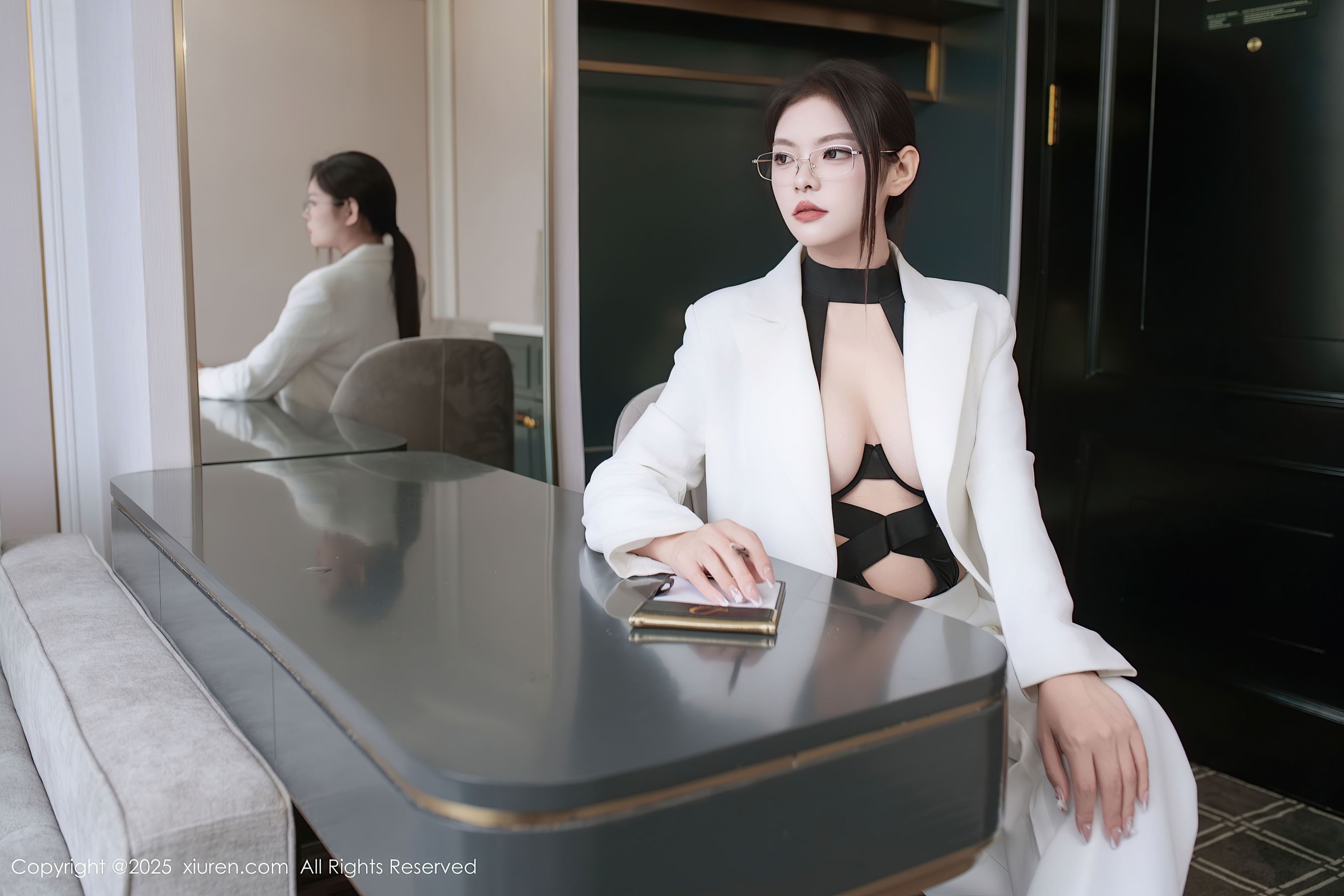[XiuRen秀人网] No.10464 冬安 白色西服-看套图