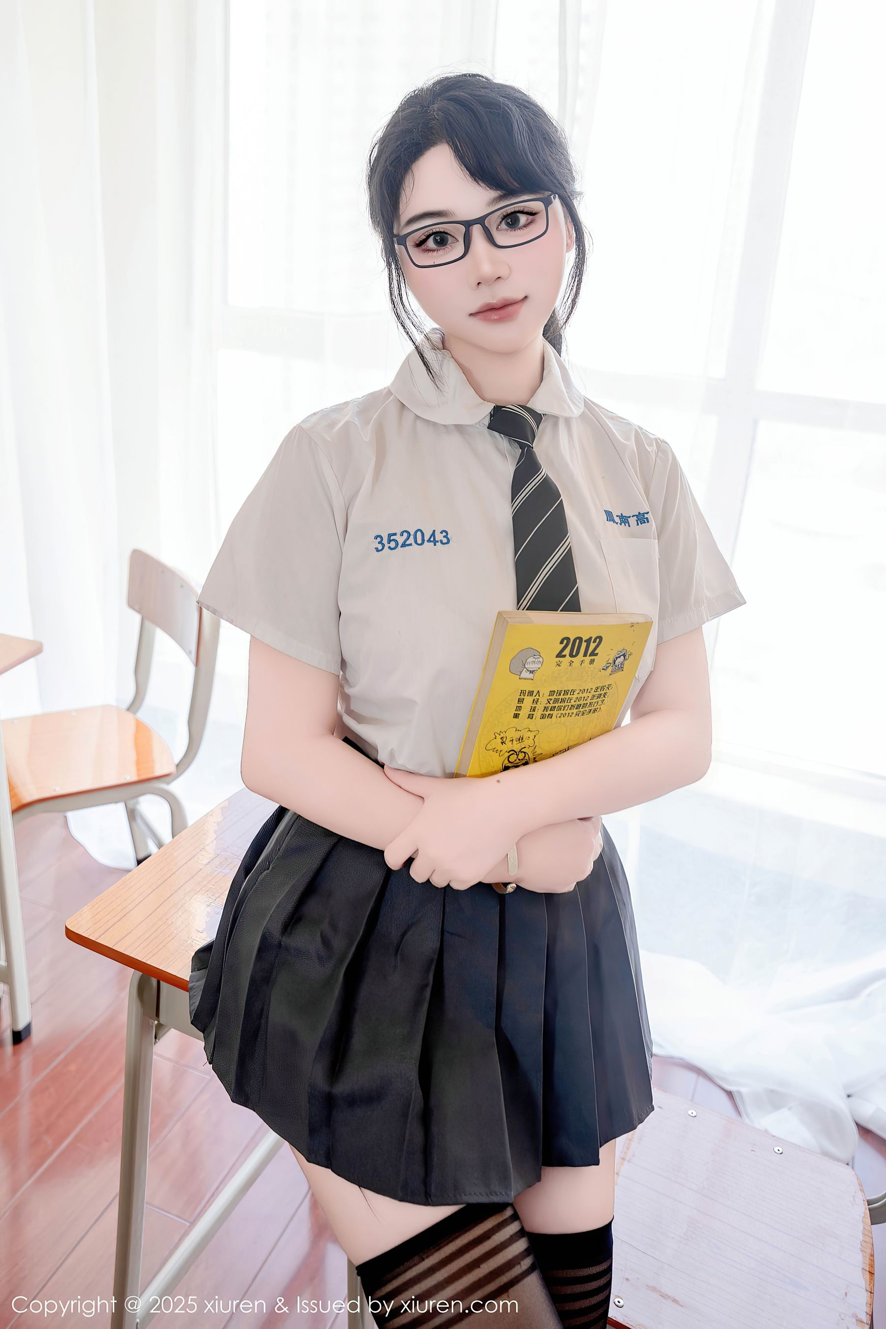 [XiuRen秀人网] No.10530 汐汐爱吃草莓 邻家女孩-看套图