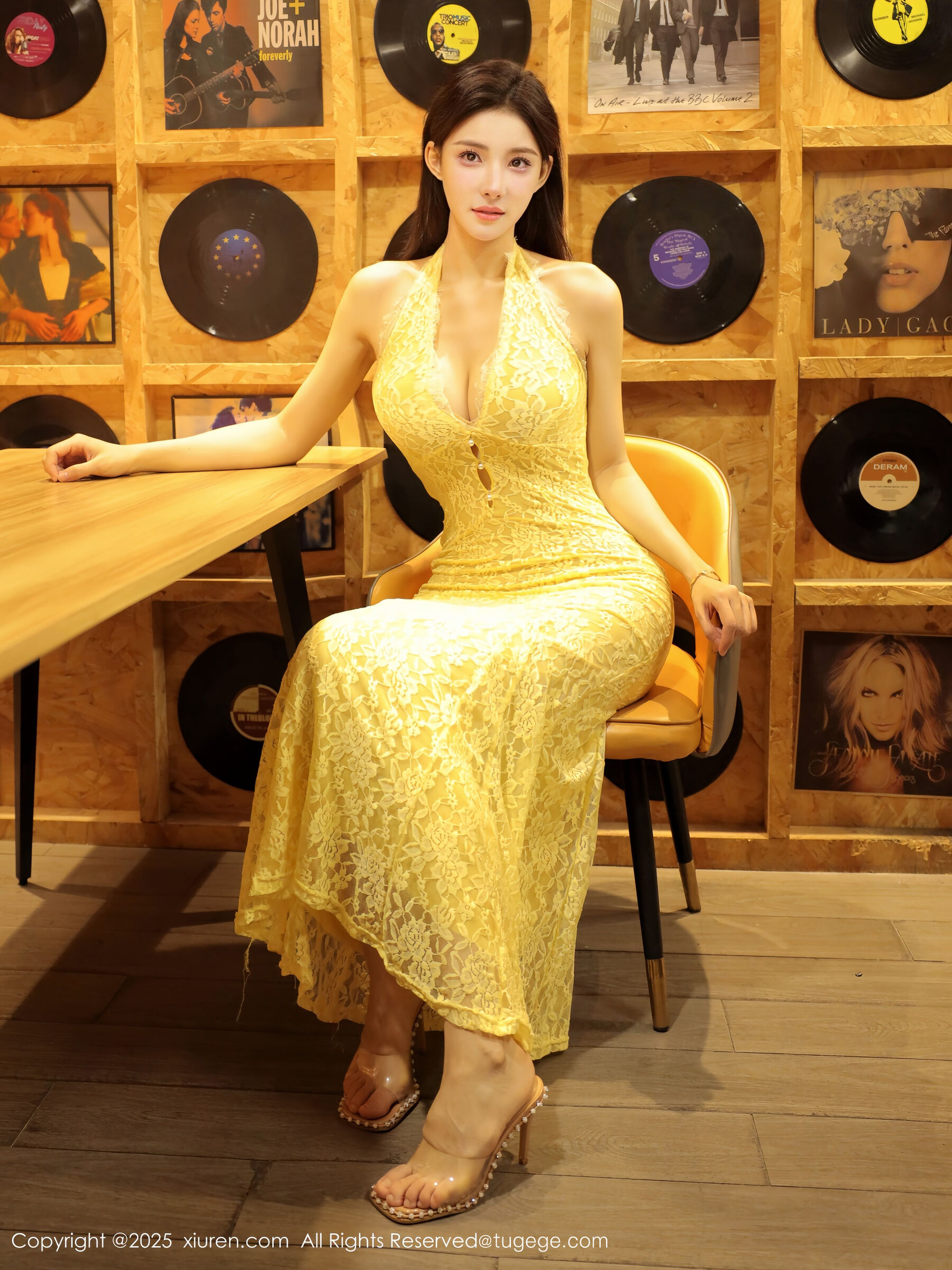 图片[1]-[XiuRen秀人网] 梨霜儿 No.10715-看套图