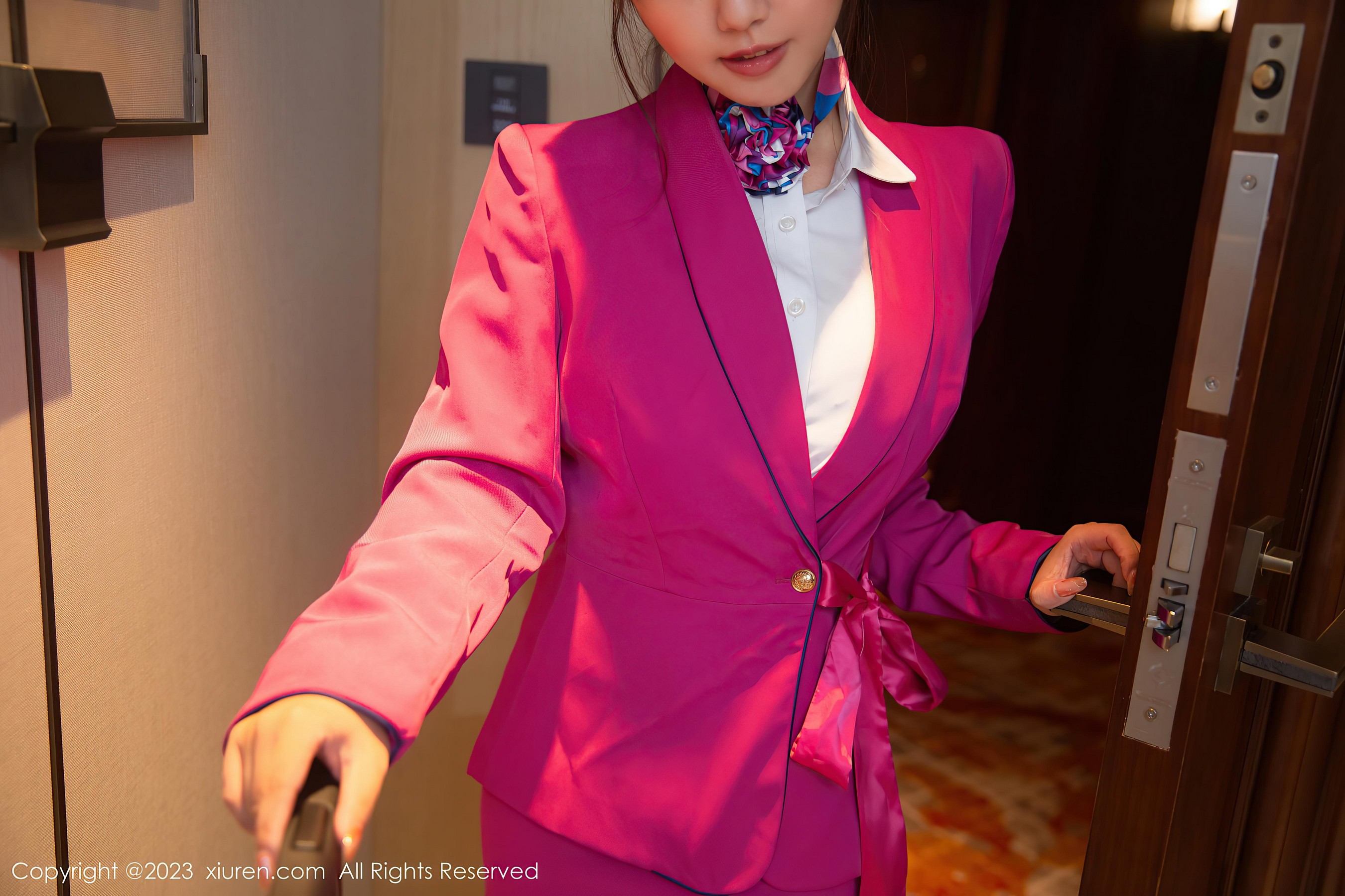 [XiuRen秀人网]2023.02.24 NO.6318 张思允Nice 红色性感空姐制服与黑色蕾丝内衣加黑丝美腿私房写真集Xiuren秀人写真高清美女套图写真下载-看套图秀人网论坛Xiuren秀人写真高清美女套图写真下载-看套图免费套图Xiuren秀人写真高清美女套图写真下载-看套图看套图