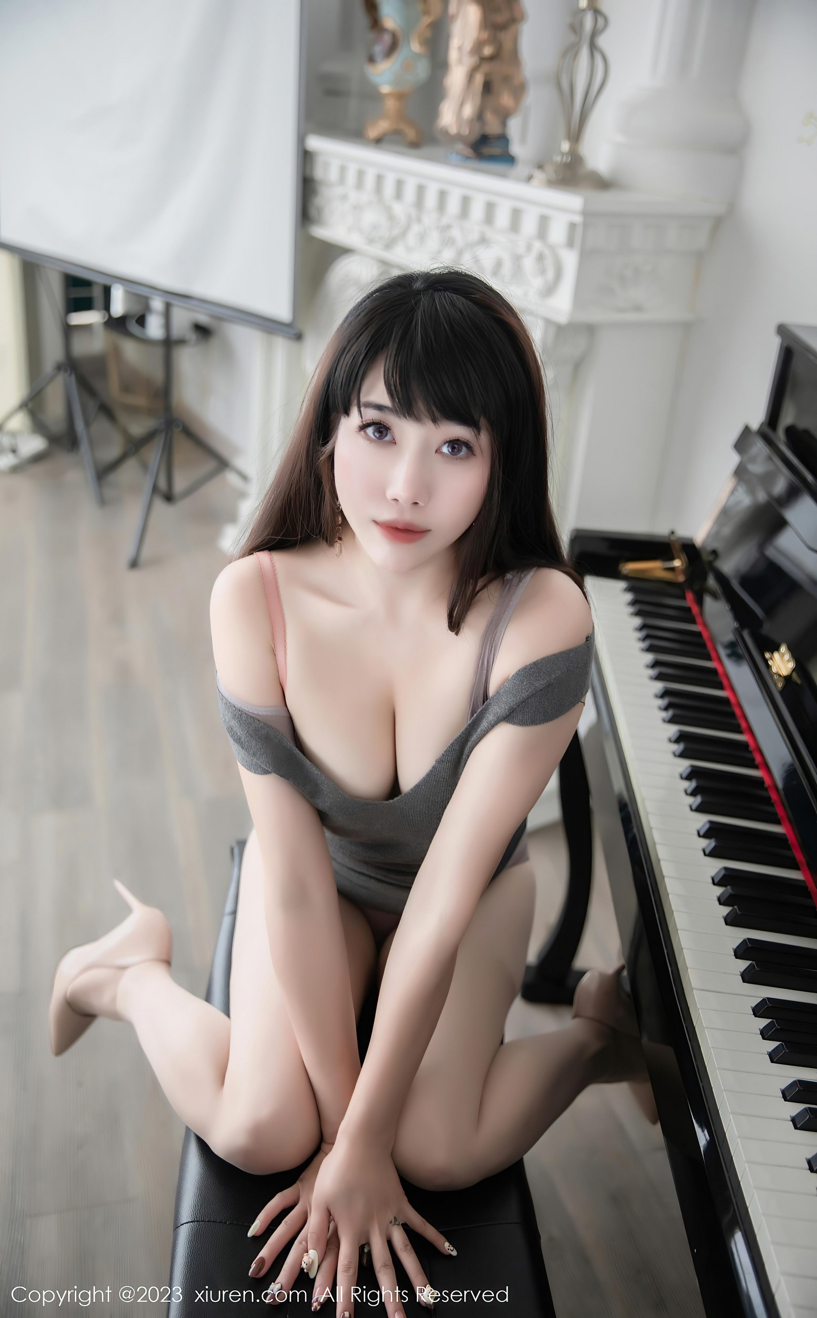 [XiuRen秀人网]2023.04.07 NO.6532 严利娅Yuliya 灰色紧身连衣裙与透视情趣内衣加肉丝美腿性感写真集Xiuren秀人写真高清美女套图写真下载-看套图秀人网论坛Xiuren秀人写真高清美女套图写真下载-看套图免费套图Xiuren秀人写真高清美女套图写真下载-看套图看套图