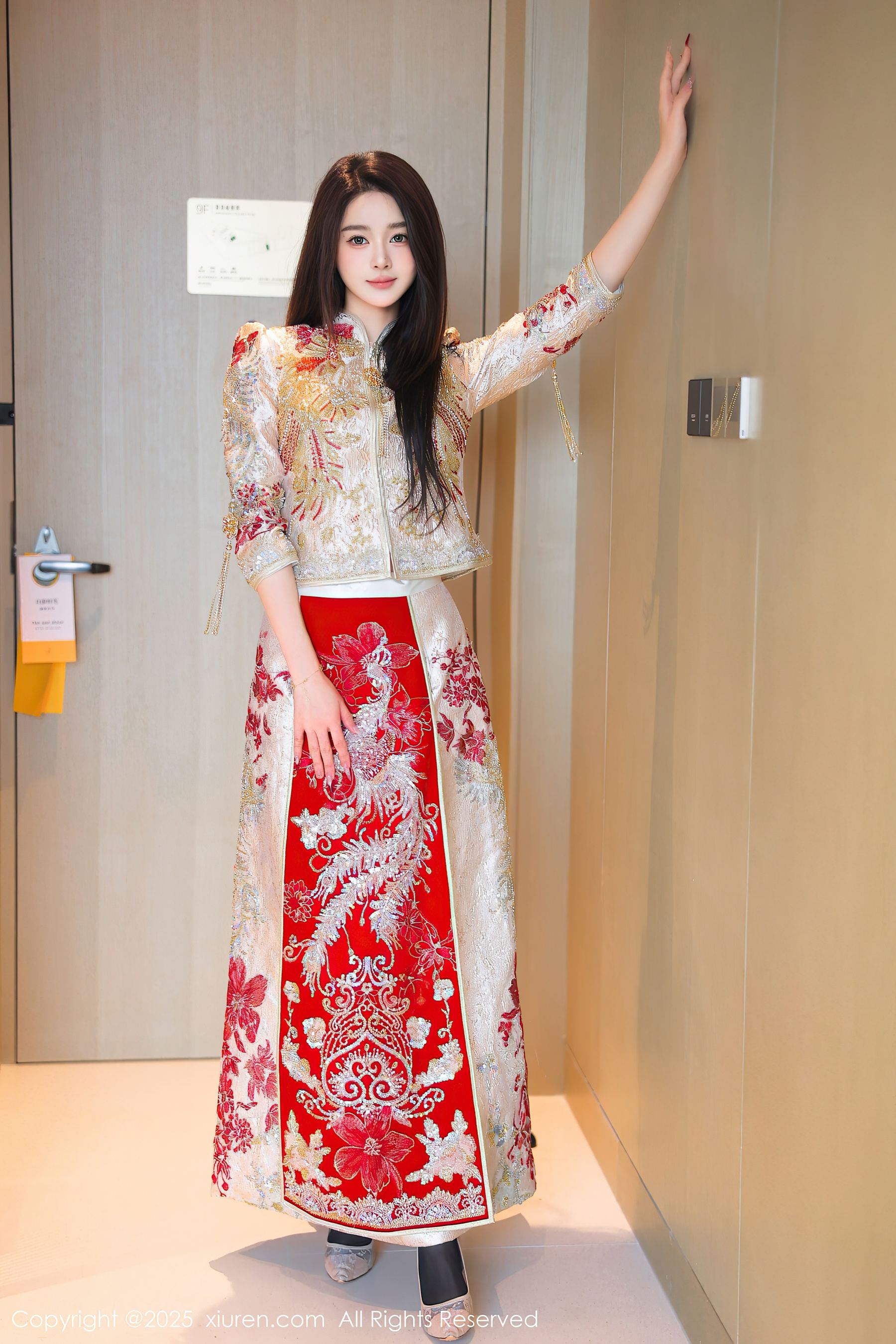 [XiuRen秀人网] No.9833 Candy糖糖 妩媚美腿-看套图