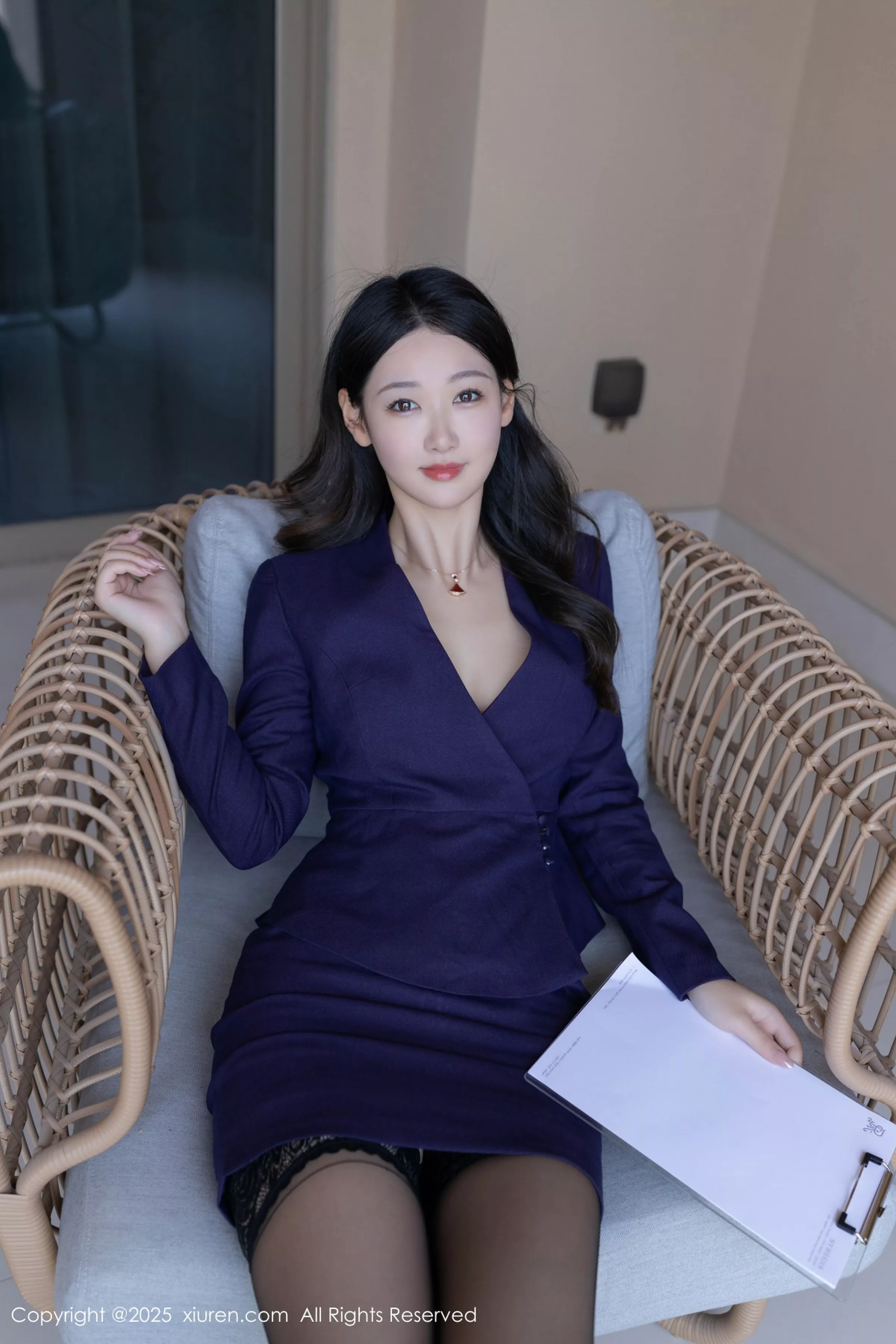 [XiuRen秀人网]No.10178_模特唐安琪深蓝OL服饰露黑色内衣配黑丝吊袜秀曼妙身姿诱惑写真80PXiuren秀人写真高清美女套图写真下载-看套图看套图