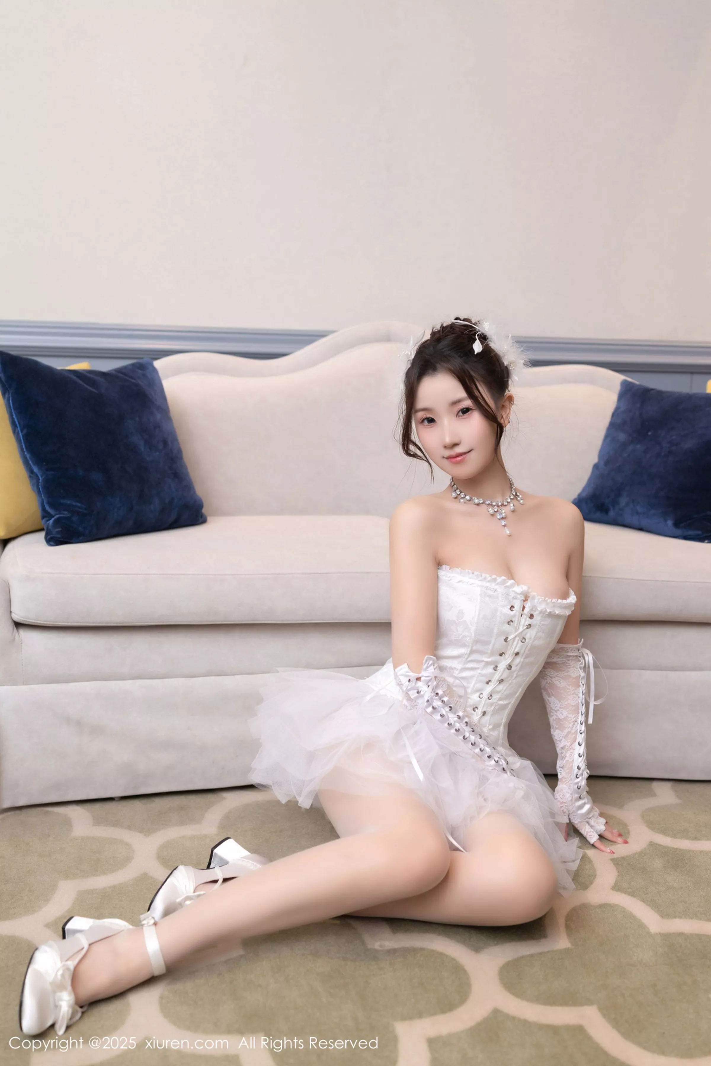 [XiuRen秀人网]No.10161_模特杏子Yada性感白色低胸连衣裙配原色丝袜秀曼妙身姿诱惑写真82PXiuren秀人写真高清美女套图写真下载-看套图看套图