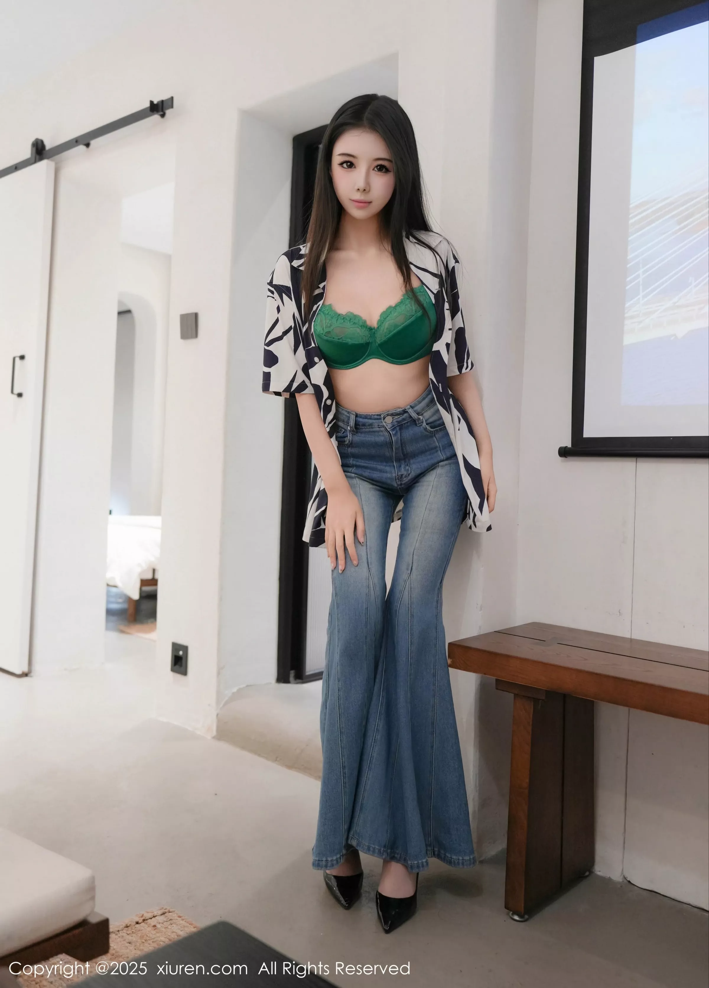 [XiuRen秀人网]No.10260_模特袁圆性感T恤露绿色内衣配灰色丝袜秀曼妙身姿完美诱惑写真78PXiuren秀人写真高清美女套图写真下载-看套图看套图