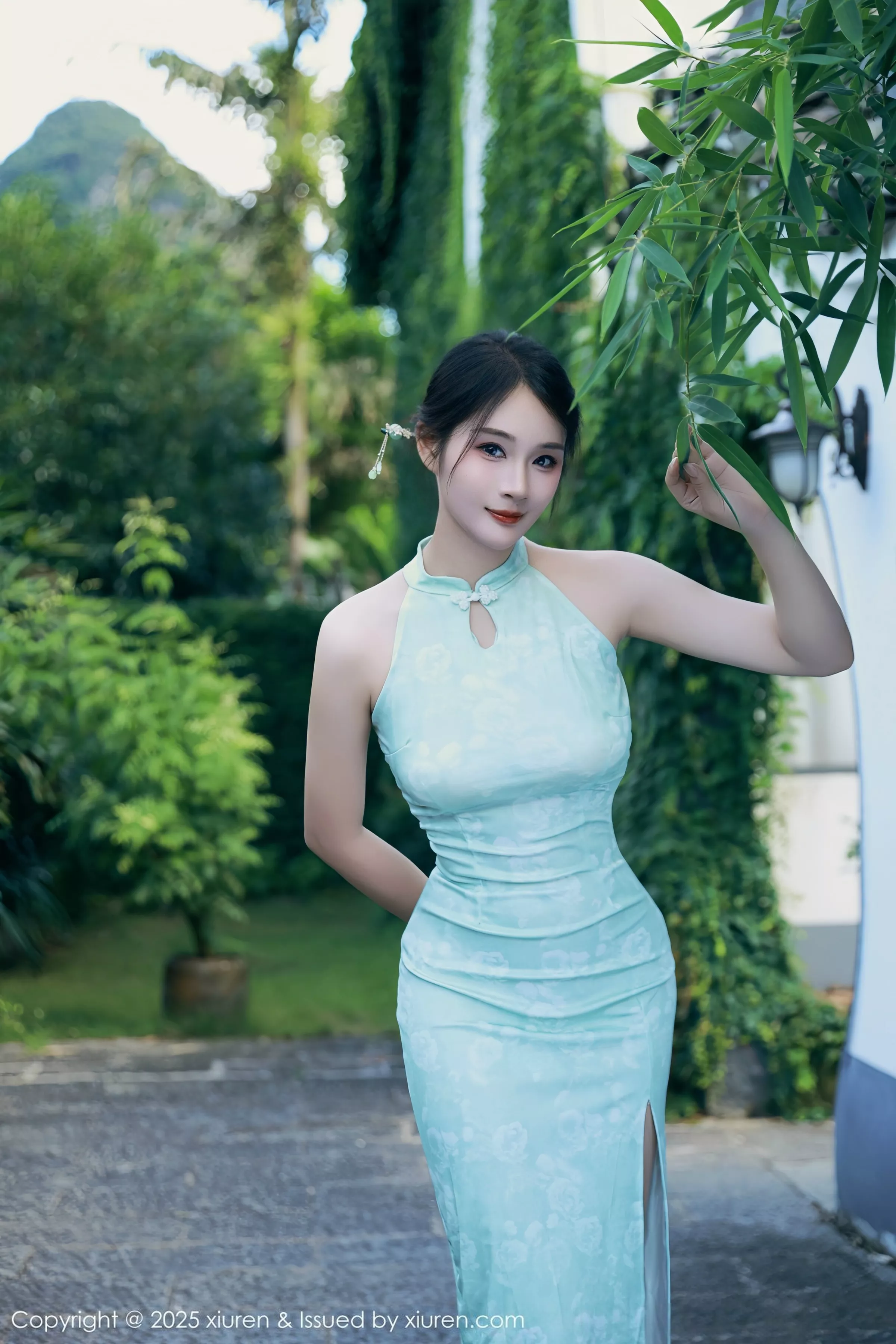 [XiuRen秀人网]No.10538_模特南乔性感浅绿色旗袍服饰配超薄无内肉丝秀完美身材诱惑写真84PXiuren秀人写真高清美女套图写真下载-看套图看套图