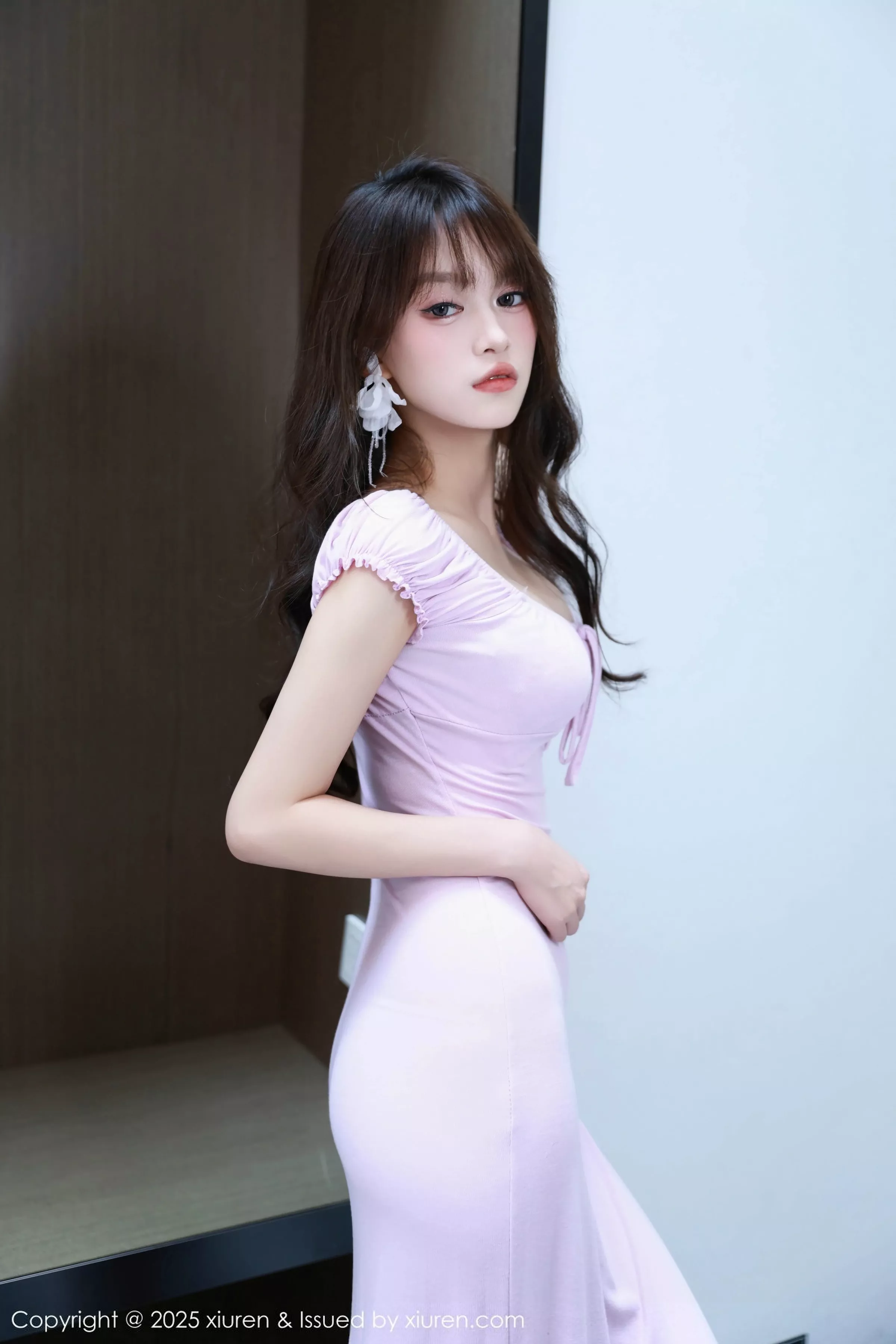 [XiuRen秀人网]No.10532_模特糯咪性感紫色连衣长裙配超薄无内肉丝秀曼妙身材诱惑写真79PXiuren秀人写真高清美女套图写真下载-看套图看套图
