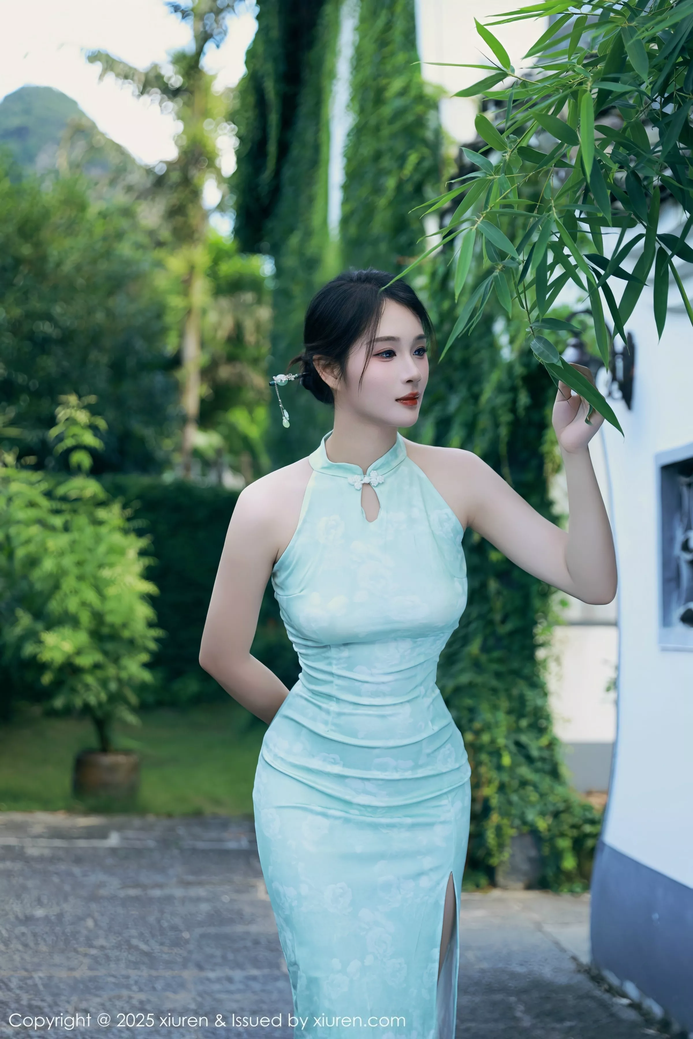 [XiuRen秀人网]No.10538_模特南乔性感浅绿色旗袍服饰配超薄无内肉丝秀完美身材诱惑写真84PXiuren秀人写真高清美女套图写真下载-看套图看套图