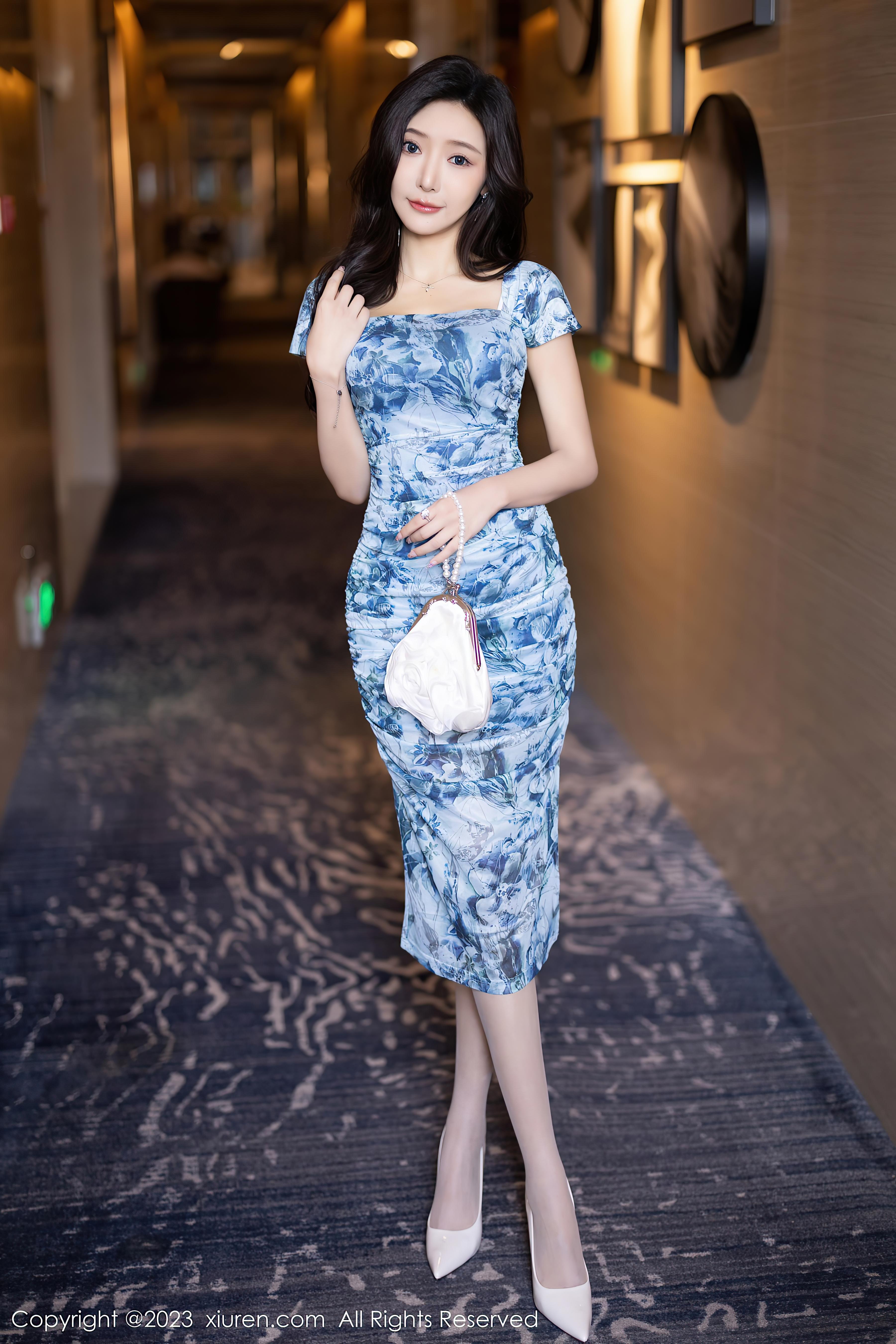 [XiuRen秀人网]2023.05.26 NO.6812 王馨瑶yanni 灰色紧身连衣裙与白色内衣加肉丝美腿性感私房写真集Xiuren秀人写真高清美女套图写真下载-看套图看套图