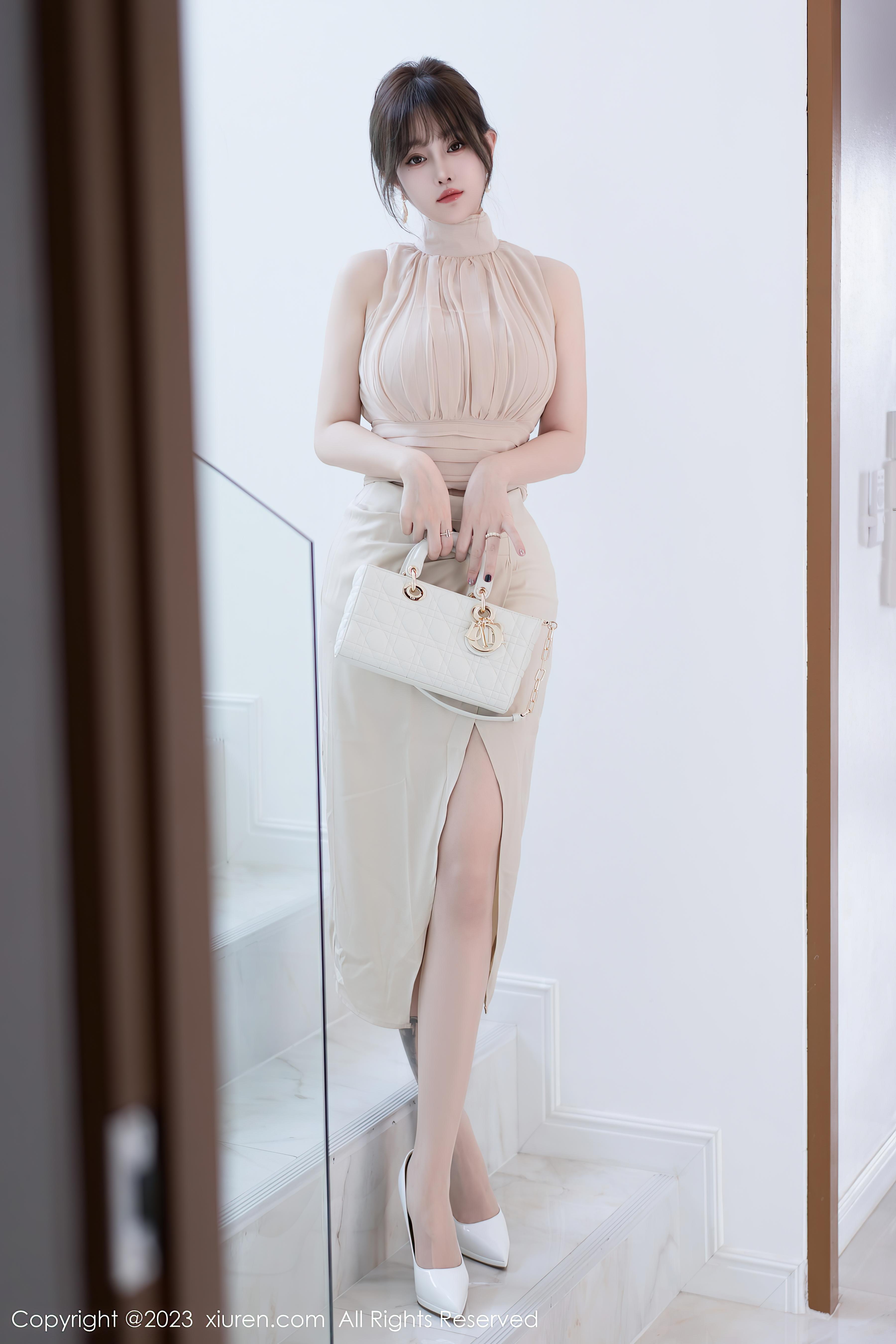 [XiuRen秀人网]2023.05.19 NO.6768 王雨纯 白色长礼裙与蕾丝内衣加肉丝美腿性感私房写真集Xiuren秀人写真高清美女套图写真下载-看套图看套图