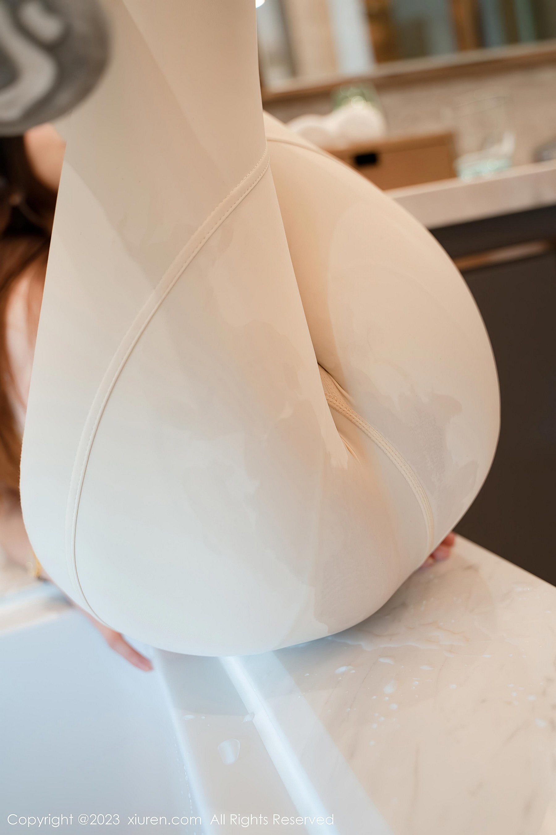 [XiuRen秀人网]2023.05.15 NO.6734 加朵babe 粉色运动内衣加白色紧身瑜伽裤性感私房写真集Xiuren秀人写真高清美女套图写真下载-看套图看套图