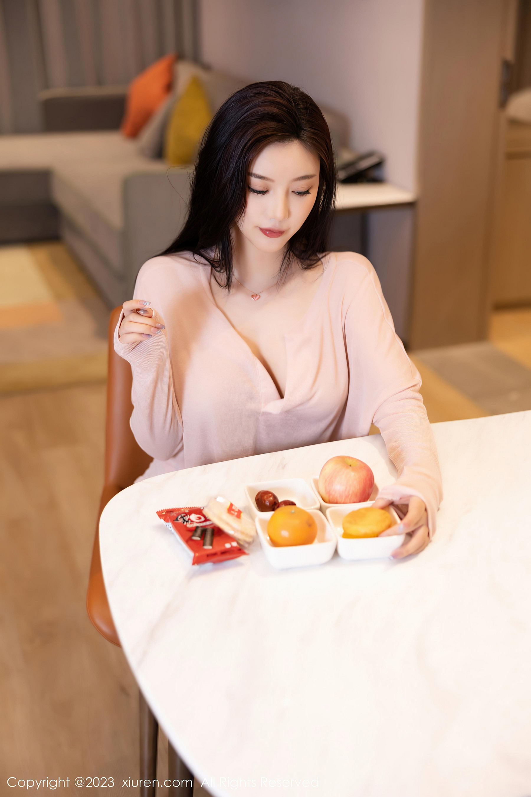 [XiuRen秀人网]2023.05.23 NO.6788 杨晨晨Yome 粉色透视T恤加黑丝美腿与透视情趣睡衣性感私房写真集Xiuren秀人写真高清美女套图写真下载-看套图看套图