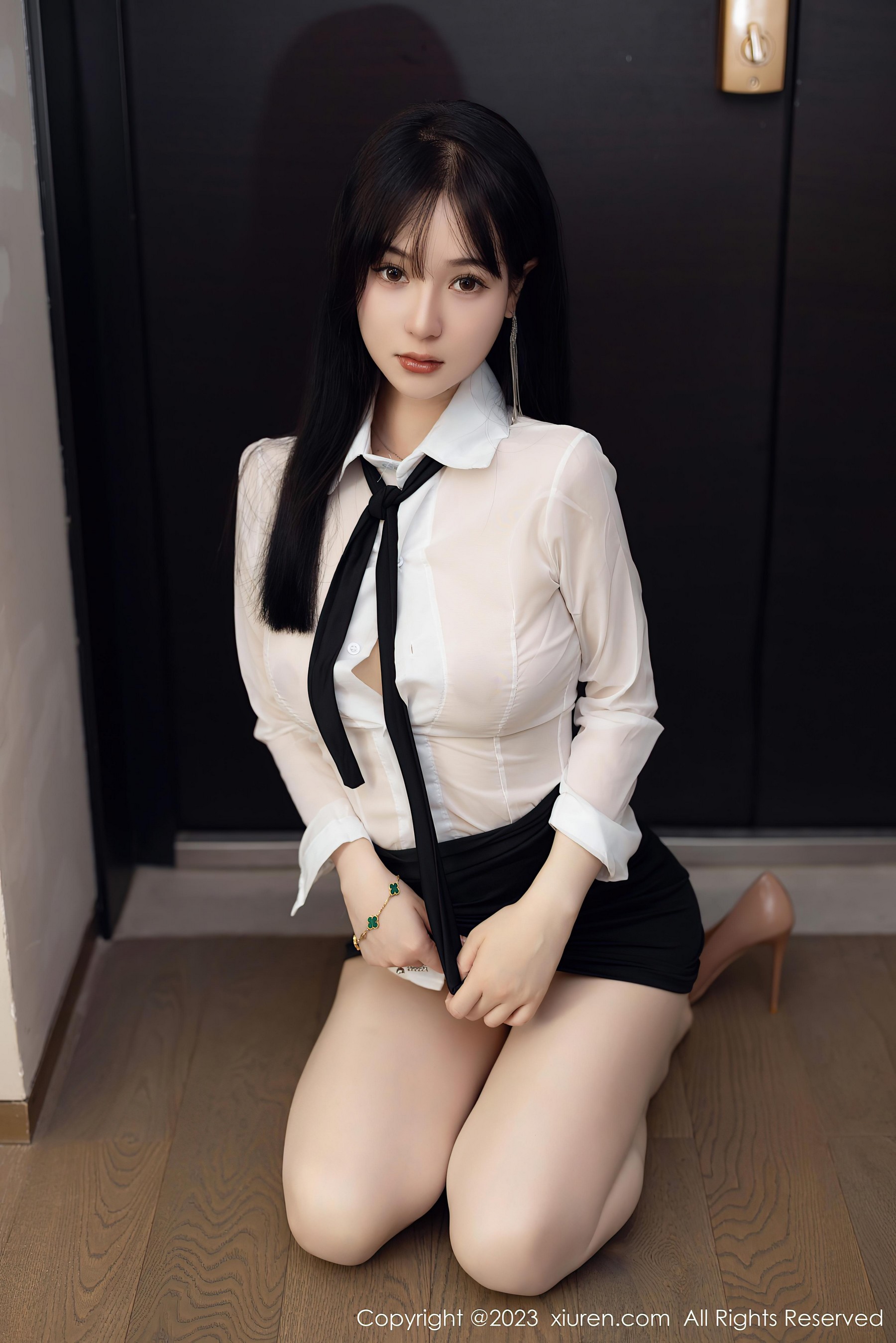 [XiuRen秀人网]2023.05.10 NO.6710 柚琪Rich 紧身透视OL制服与黑色短裙加肉丝美腿性感私房写真集Xiuren秀人写真高清美女套图写真下载-看套图秀人网论坛Xiuren秀人写真高清美女套图写真下载-看套图免费套图Xiuren秀人写真高清美女套图写真下载-看套图看套图