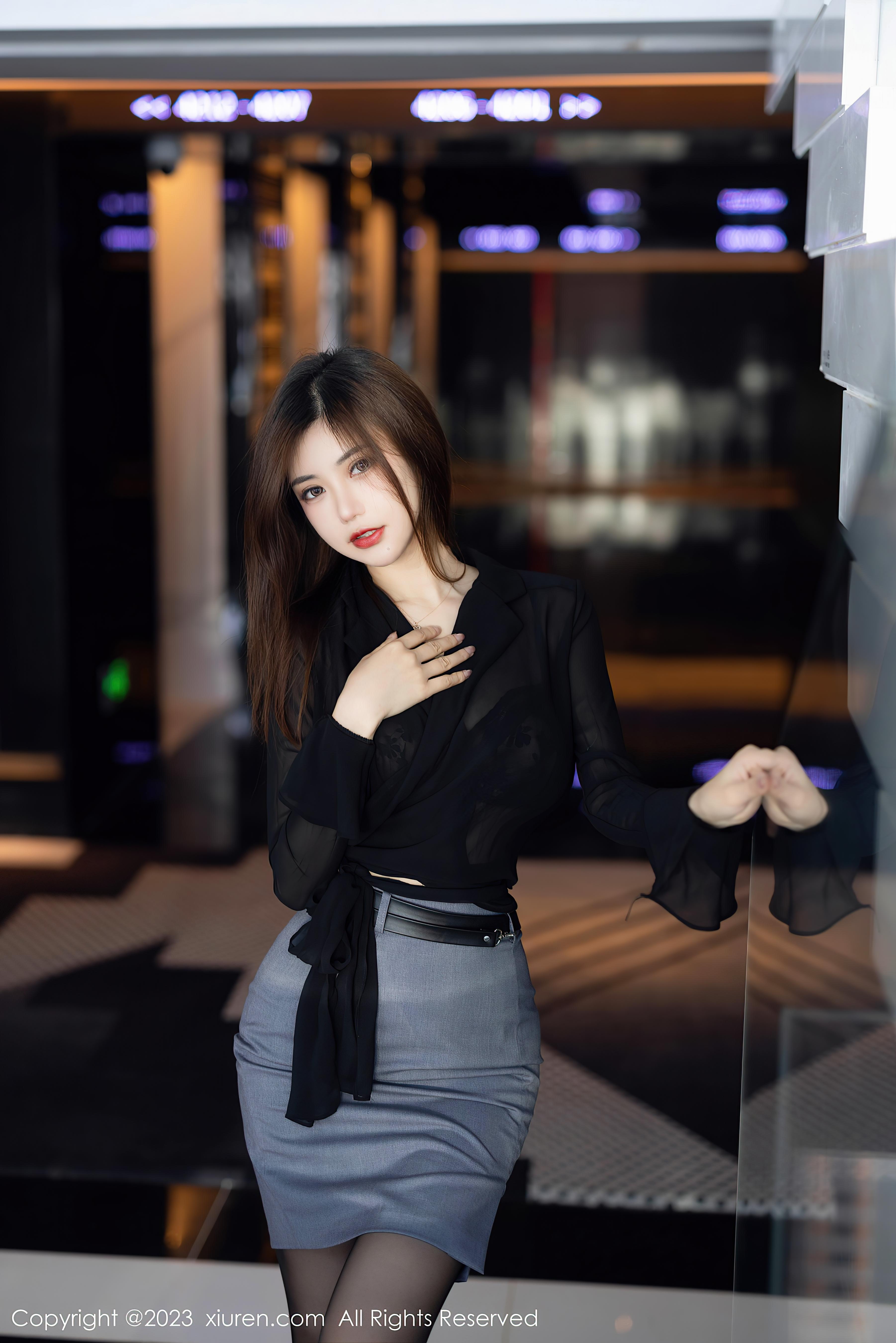 [XiuRen秀人网]2023.05.19 NO.6770 绮里嘉ula 灰色短裙与黑色蕾丝内衣加黑丝美腿性感私房写真集Xiuren秀人写真高清美女套图写真下载-看套图秀人网论坛Xiuren秀人写真高清美女套图写真下载-看套图免费套图Xiuren秀人写真高清美女套图写真下载-看套图看套图