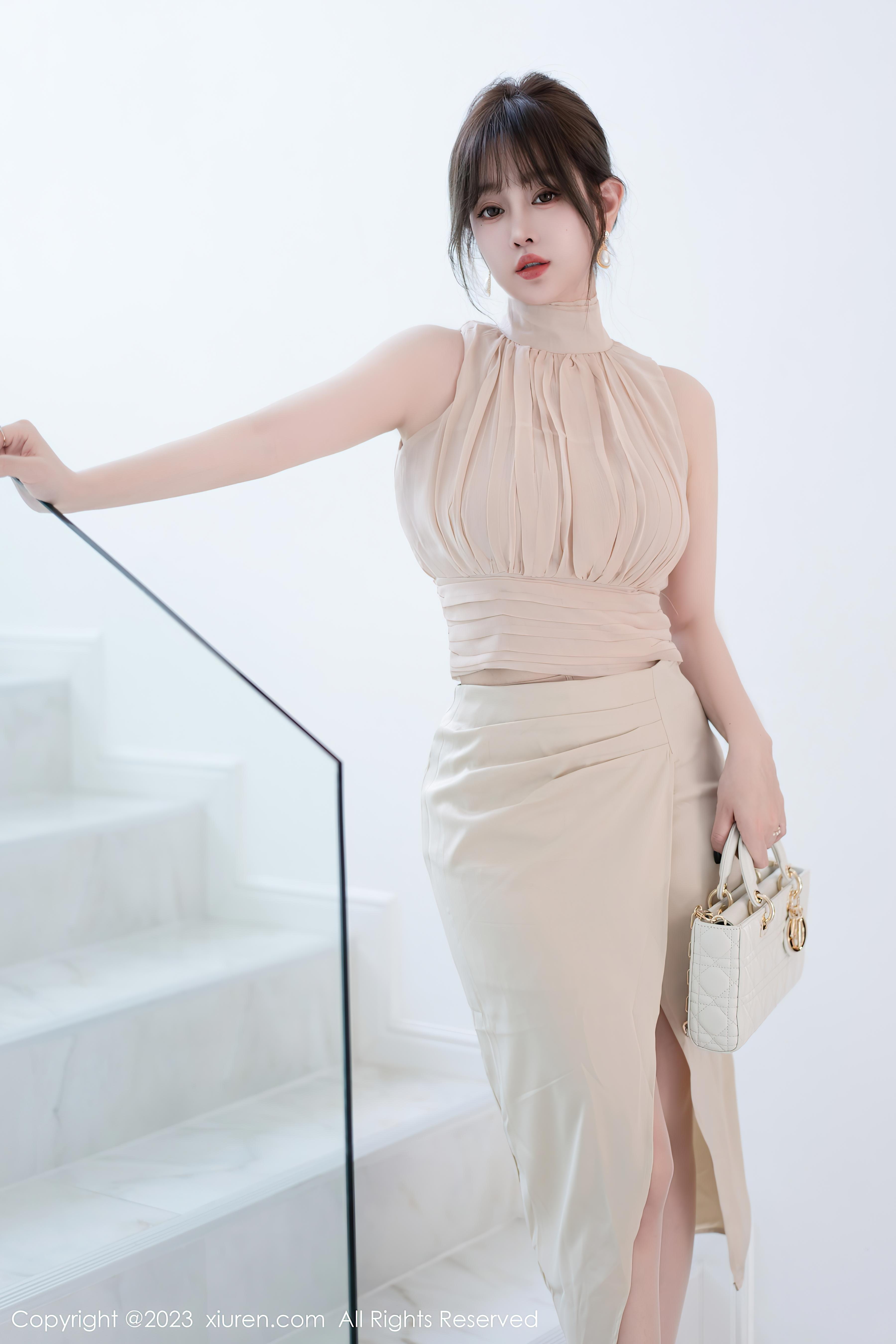 [XiuRen秀人网]2023.05.19 NO.6768 王雨纯 白色长礼裙与蕾丝内衣加肉丝美腿性感私房写真集Xiuren秀人写真高清美女套图写真下载-看套图看套图