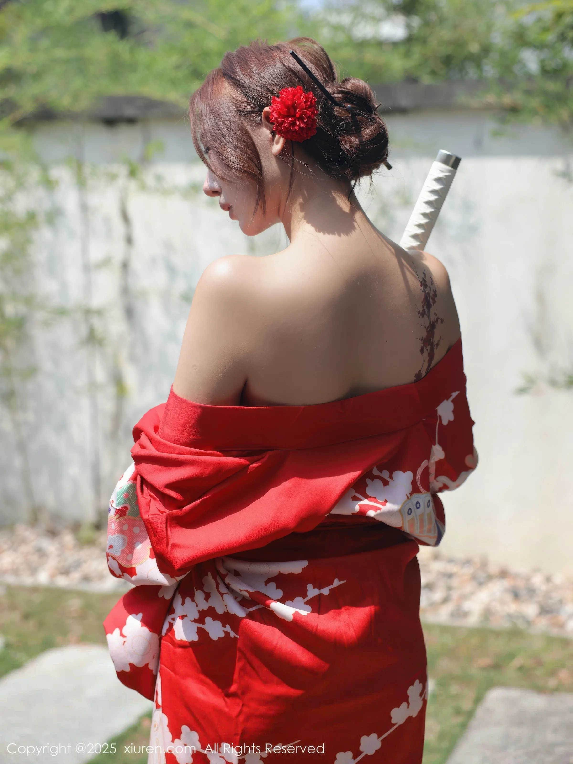 [XiuRen秀人网]No.10683_模特金允希Yuki户外性感红色和服半脱秀完美身材惹火诱惑写真80PXiuren秀人写真高清美女套图写真下载-看套图看套图