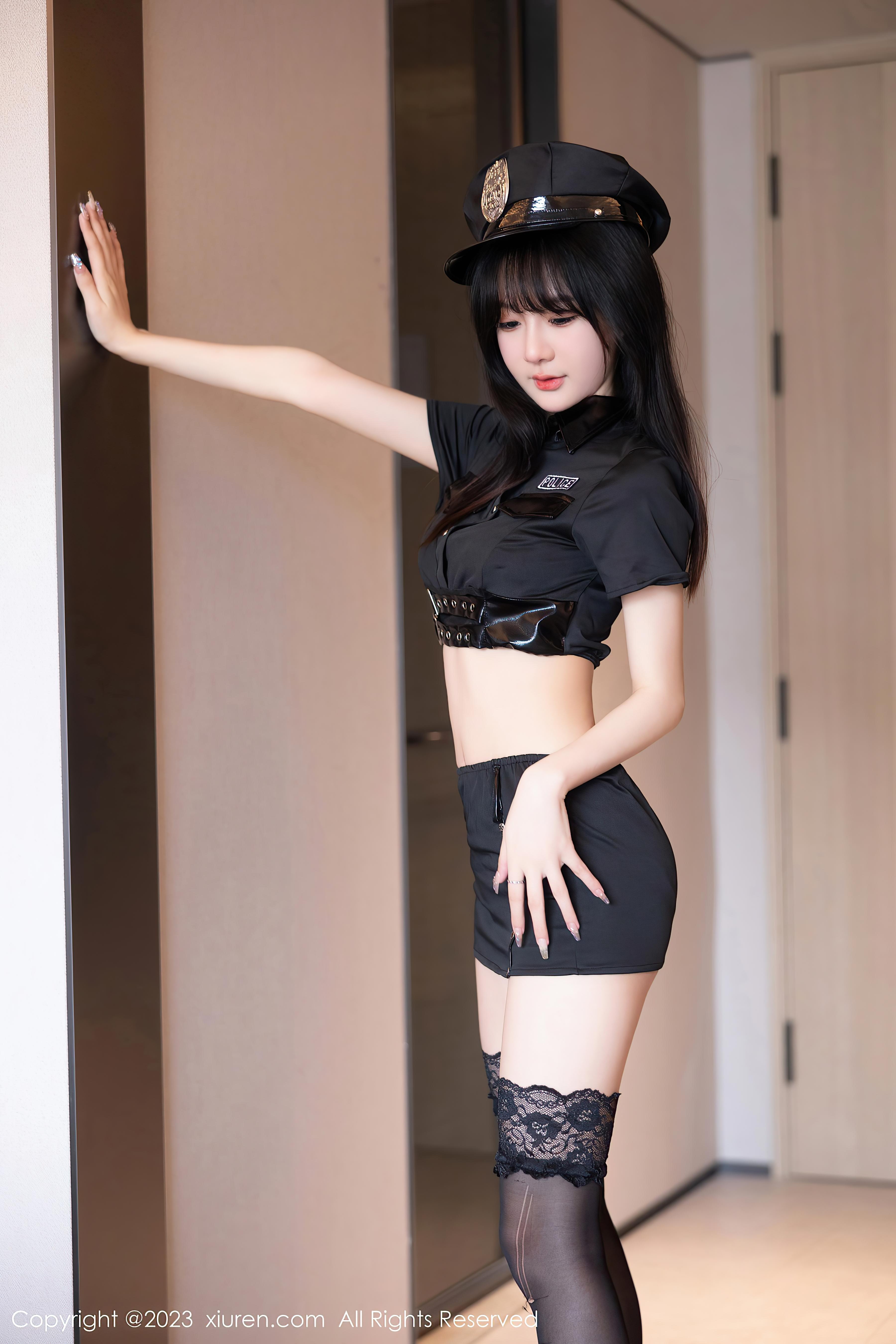 [XiuRen秀人网]2023.06.02 NO.6851 幼幼 黑色性感情趣女警官制服与蕾丝内衣加黑丝美腿私房写真集Xiuren秀人写真高清美女套图写真下载-看套图看套图