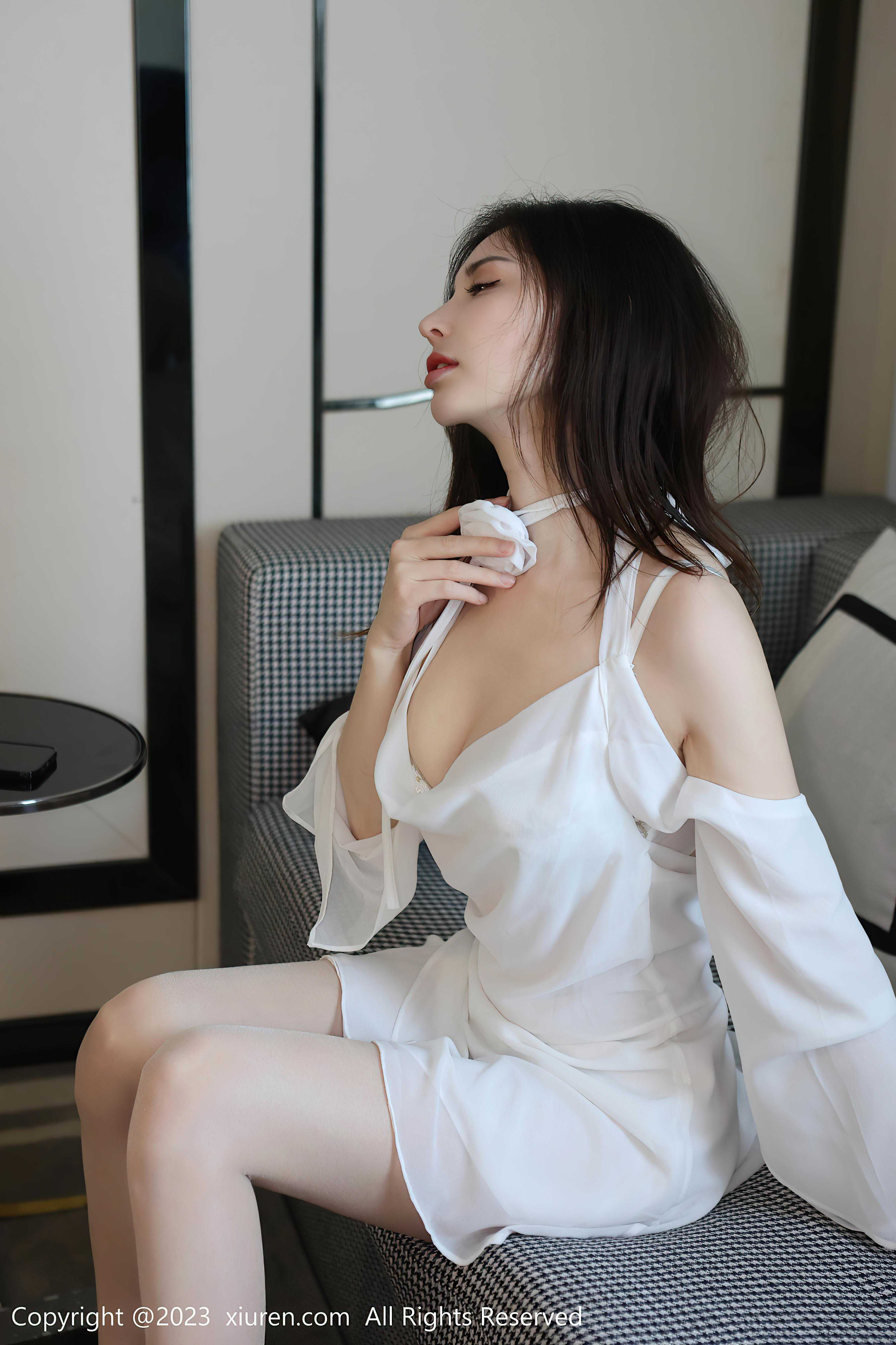 [XiuRen秀人网]2023.06.08 NO.6877 王曼柔 白色礼服与情趣内衣加丝袜美腿性感私房写真集Xiuren秀人写真高清美女套图写真下载-看套图看套图