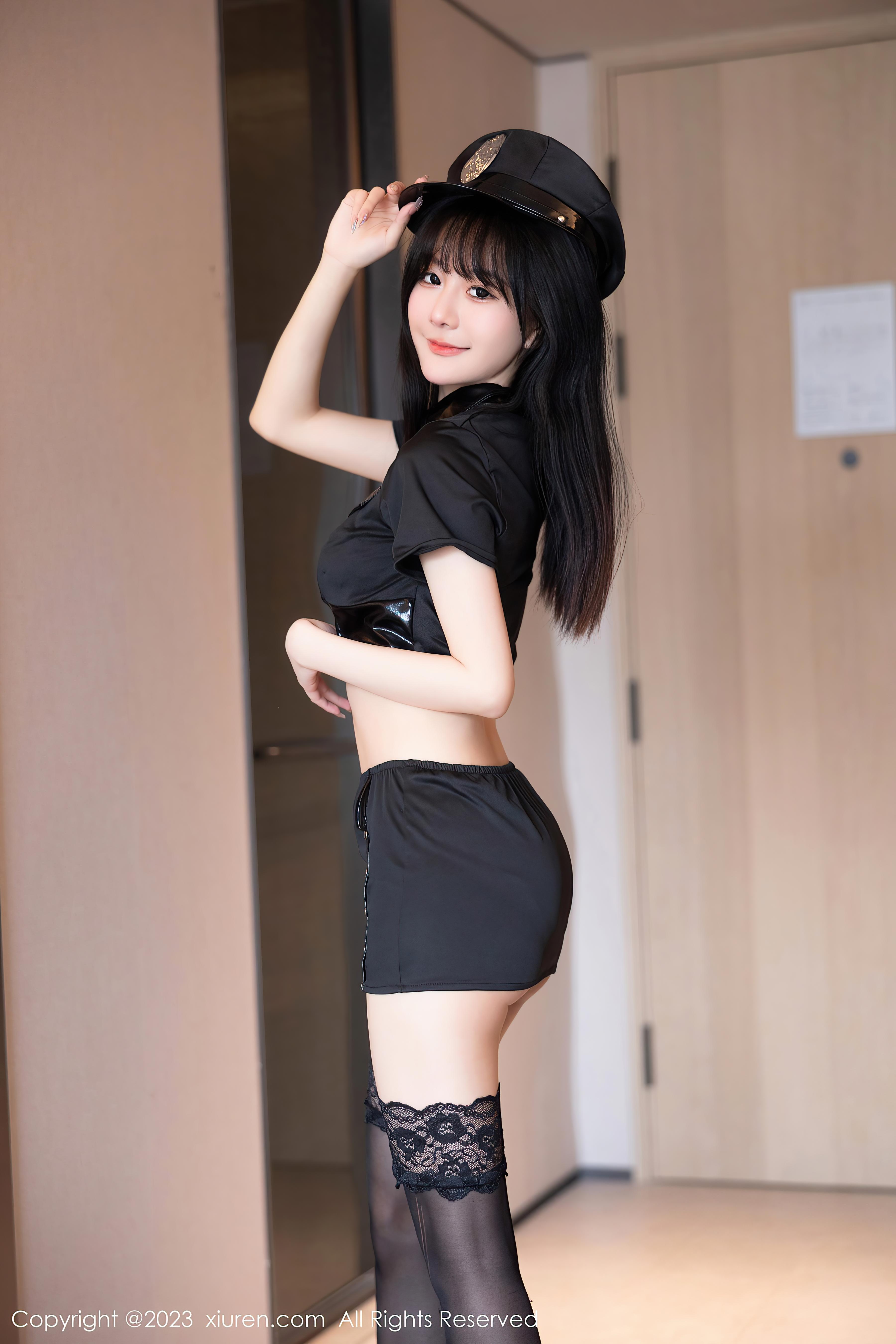 [XiuRen秀人网]2023.06.02 NO.6851 幼幼 黑色性感情趣女警官制服与蕾丝内衣加黑丝美腿私房写真集Xiuren秀人写真高清美女套图写真下载-看套图看套图
