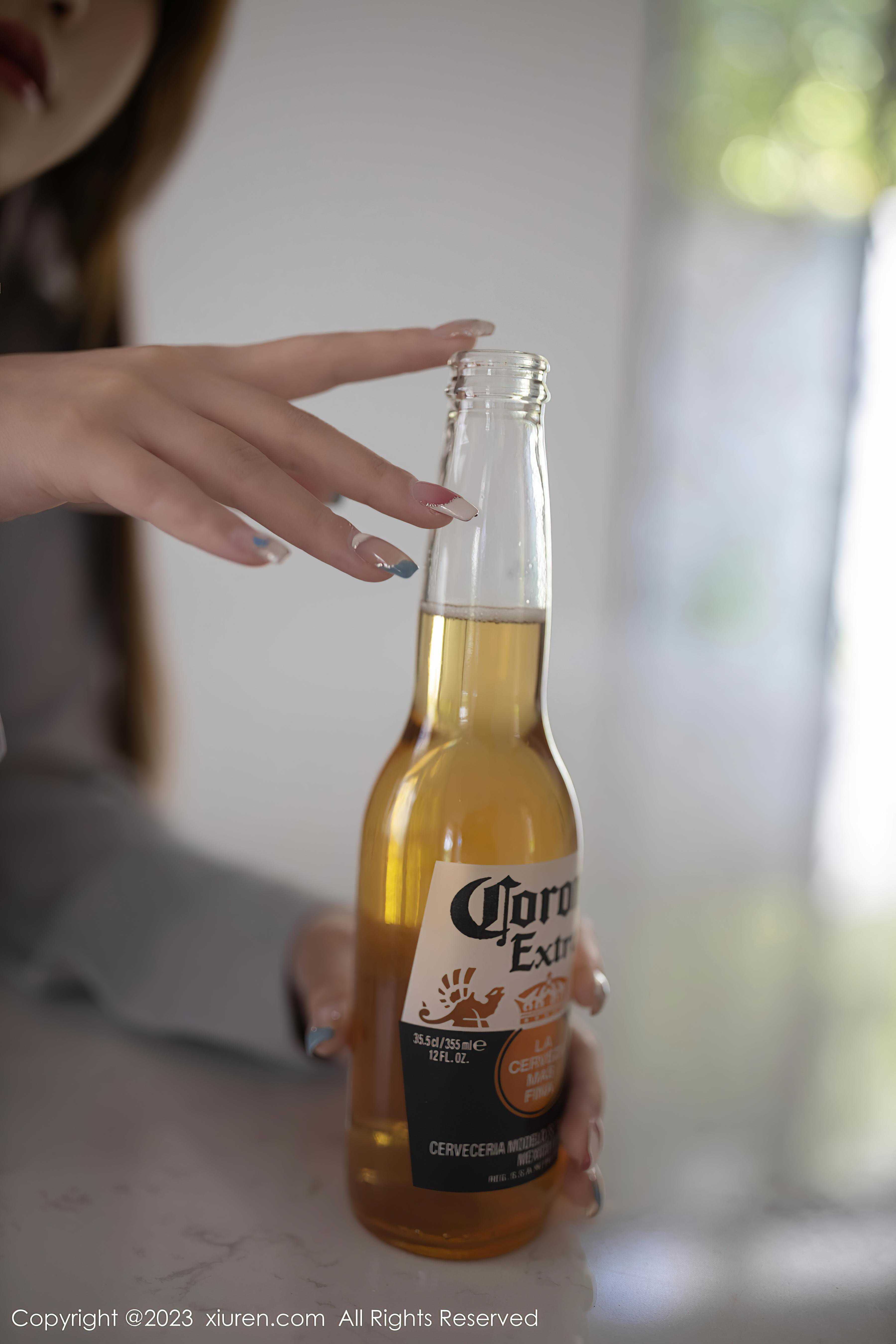 [XiuRen秀人网]2023.06.28 NO.6989 杏子Yada 灰色OL制服与蕾丝内衣加黑丝美腿性感私房写真集Xiuren秀人写真高清美女套图写真下载-看套图看套图