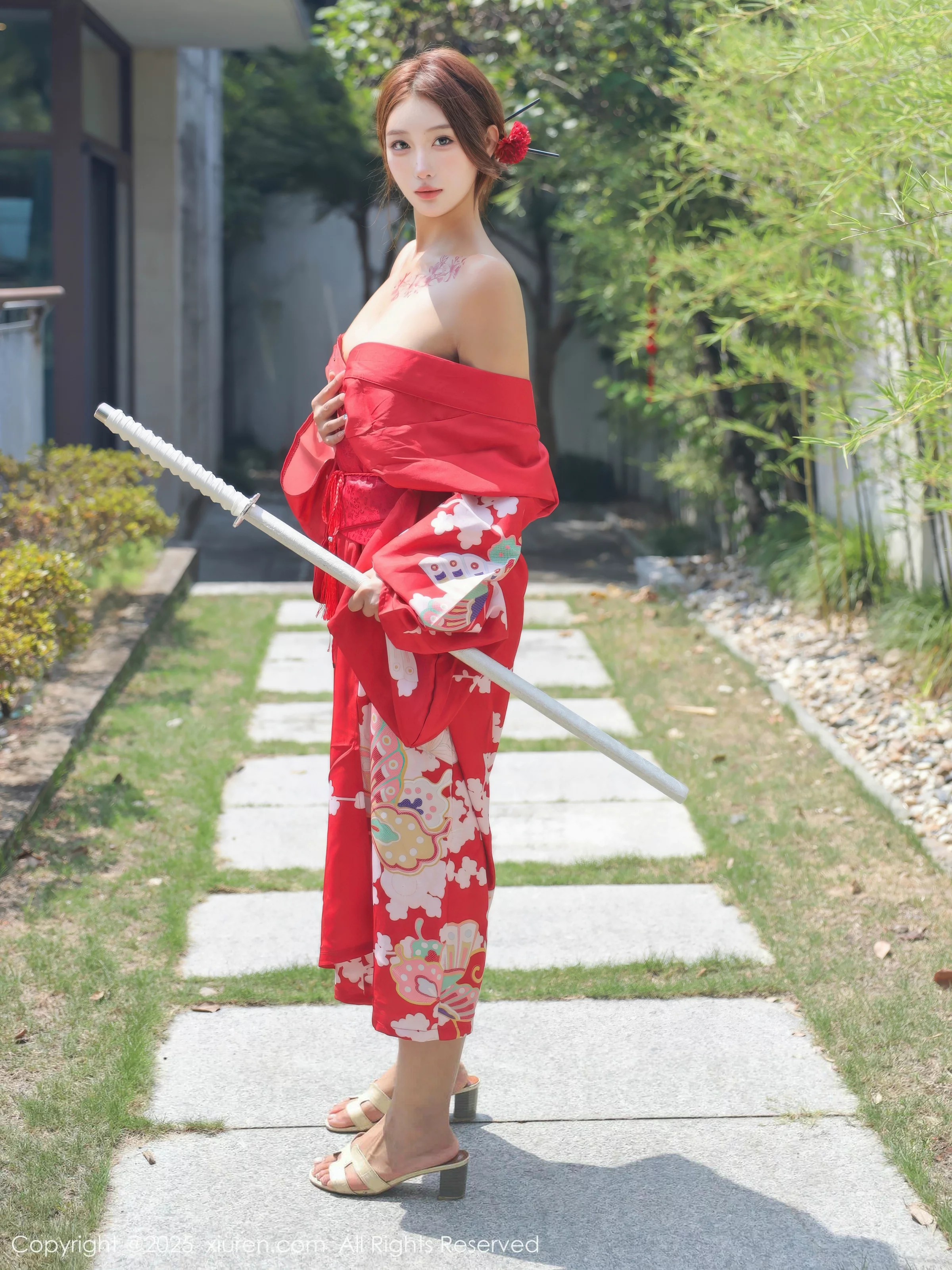 [XiuRen秀人网]No.10683_模特金允希Yuki户外性感红色和服半脱秀完美身材惹火诱惑写真80PXiuren秀人写真高清美女套图写真下载-看套图看套图