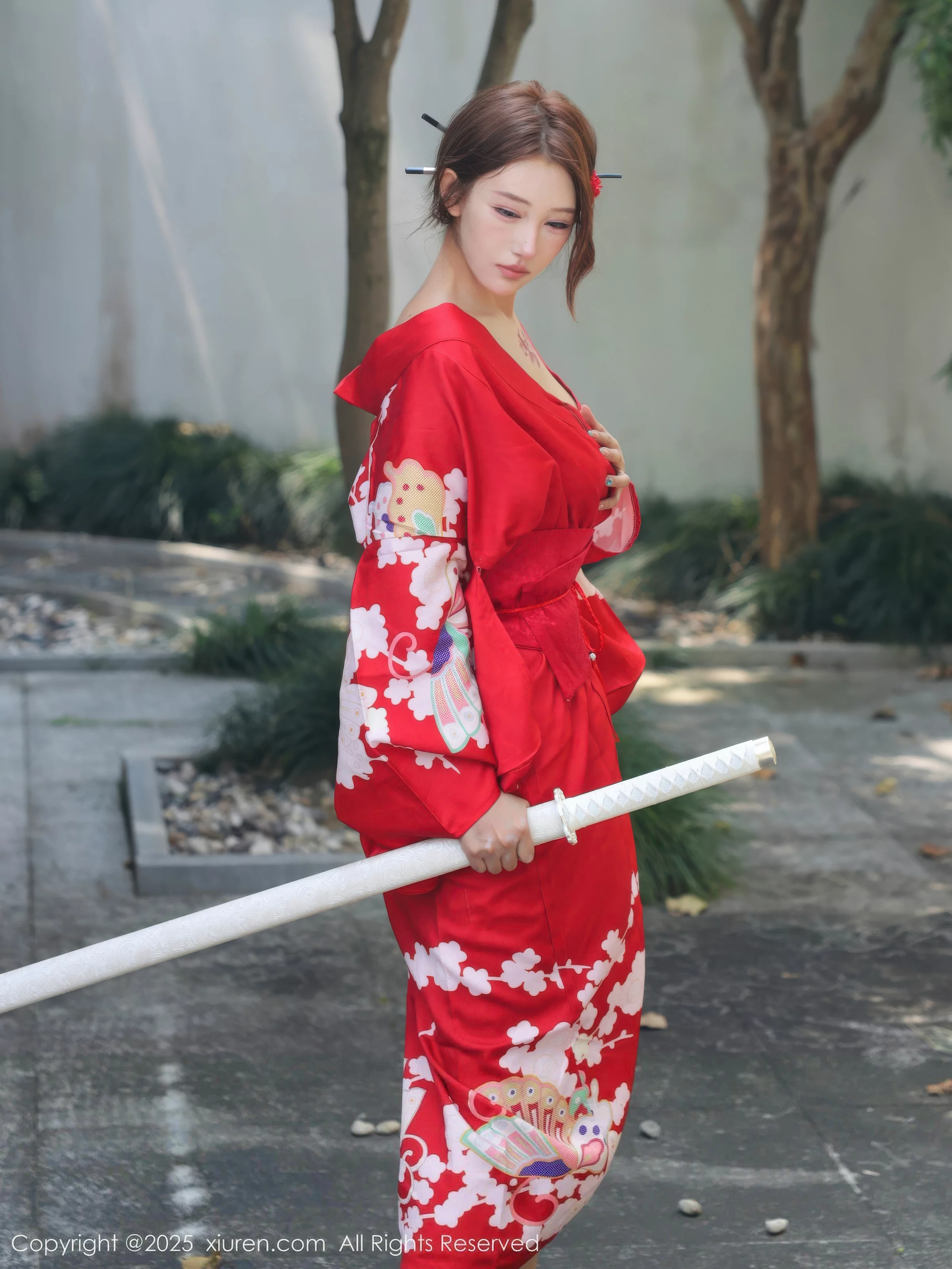 [XiuRen秀人网]No.10683_模特金允希Yuki户外性感红色和服半脱秀完美身材惹火诱惑写真80PXiuren秀人写真高清美女套图写真下载-看套图看套图