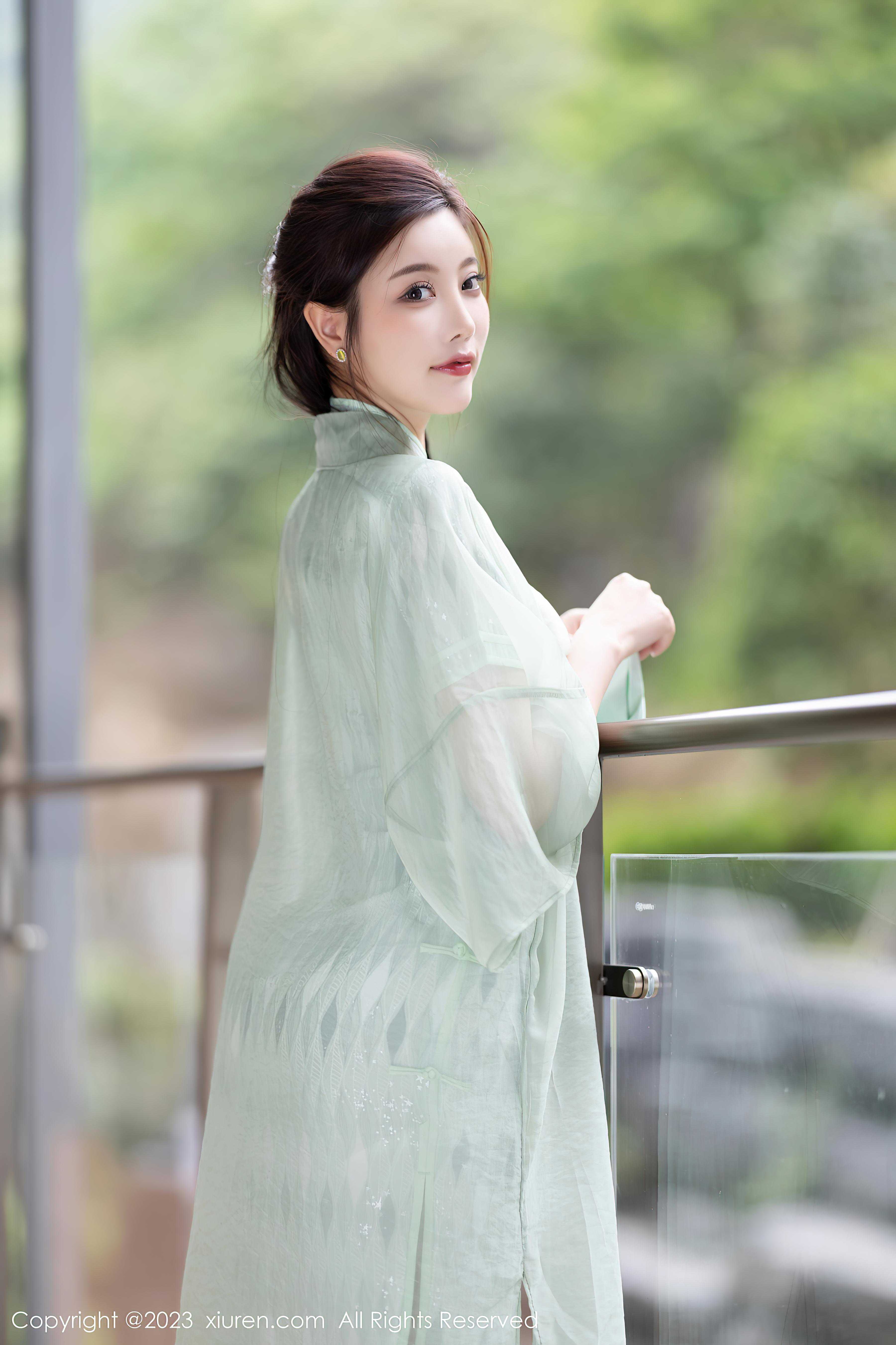 [XiuRen秀人网]2023.06.27 NO.6983 杨晨晨Yome 透视旗袍与蕾丝内衣加肉丝美腿性感私房写真集Xiuren秀人写真高清美女套图写真下载-看套图看套图