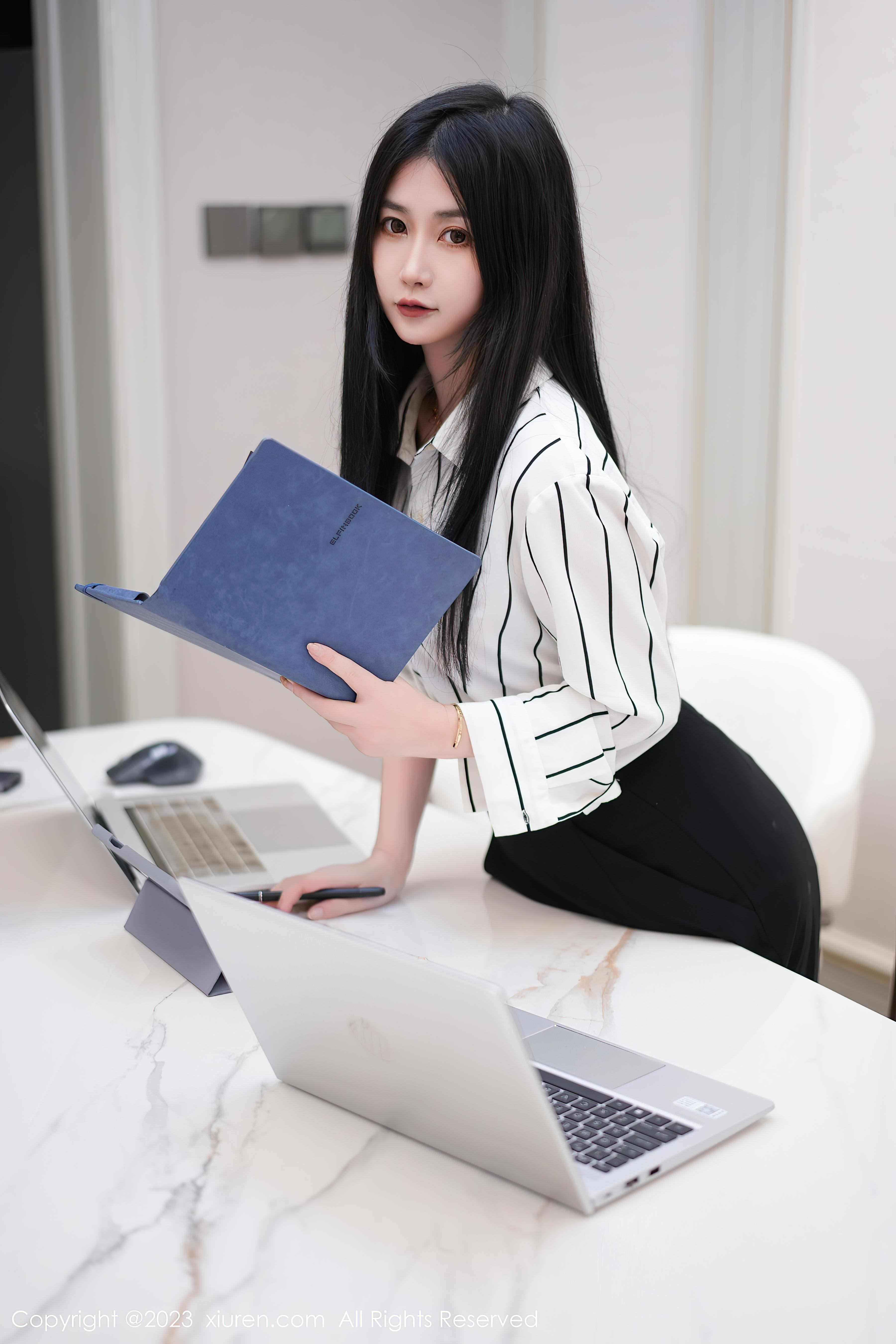 [XiuRen秀人网]2023.06.02 NO.6845 laura阿姣 OL制服与紫色情趣内衣加肉丝美腿性感私房写真集Xiuren秀人写真高清美女套图写真下载-看套图秀人网论坛Xiuren秀人写真高清美女套图写真下载-看套图免费套图Xiuren秀人写真高清美女套图写真下载-看套图看套图